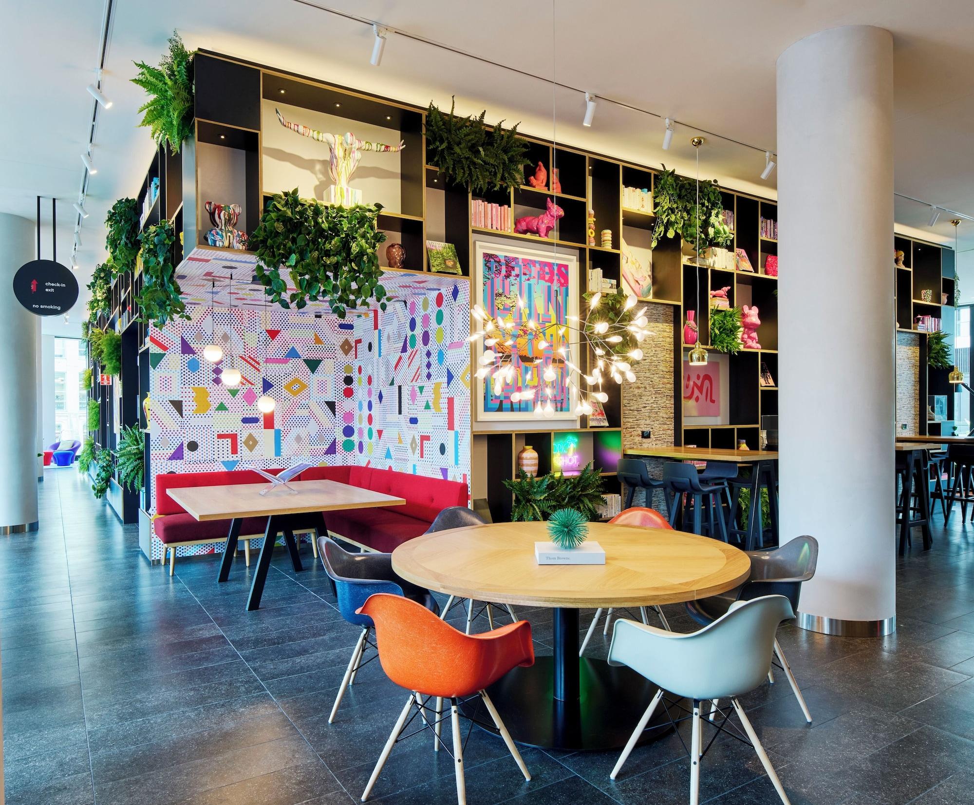 Vista Lobby citizenM Boston Back Bay