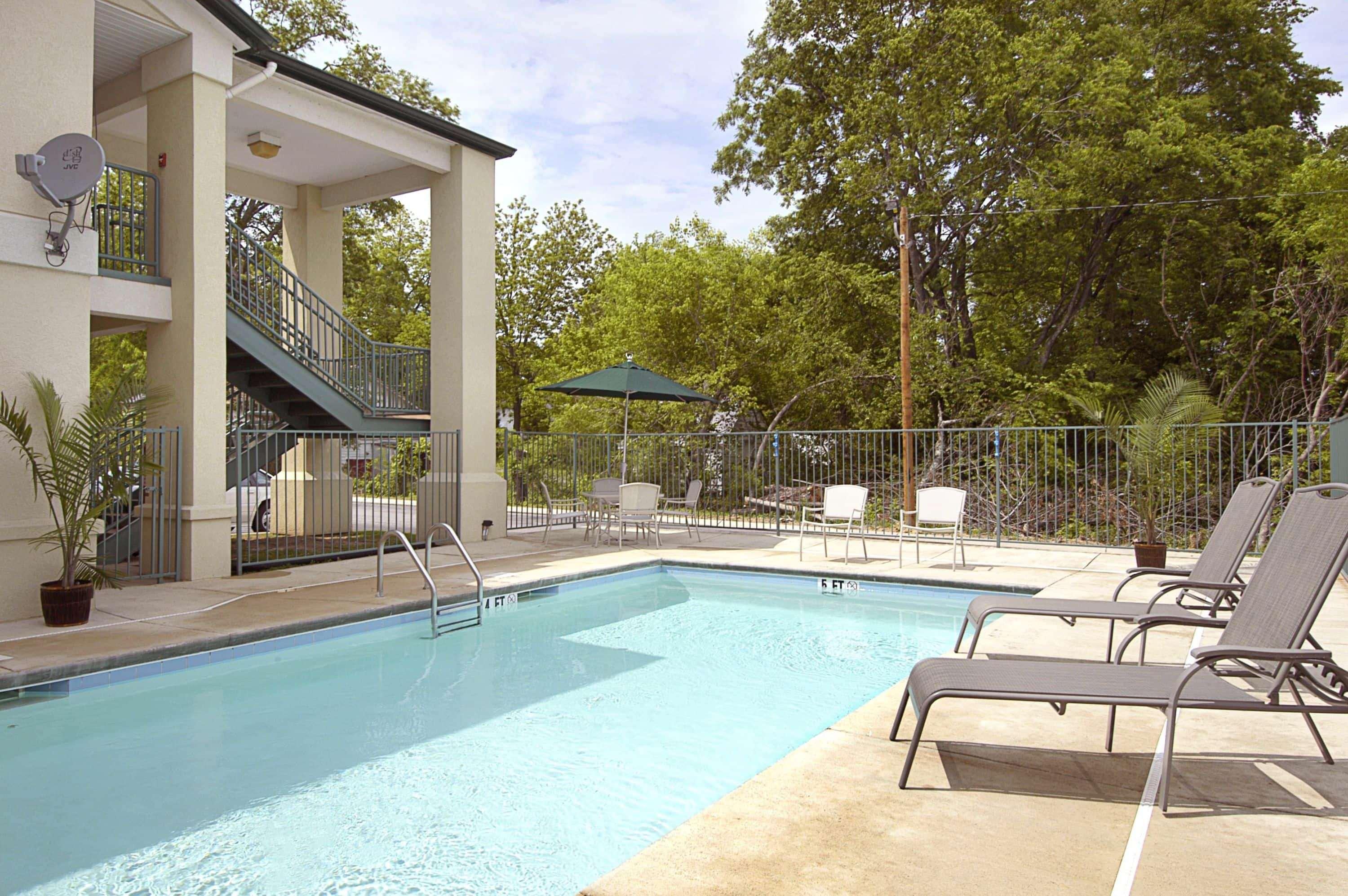 Vista Piscina Super 8 by Wyndham Ft. Oglethorpe GA/Chatt TN Area