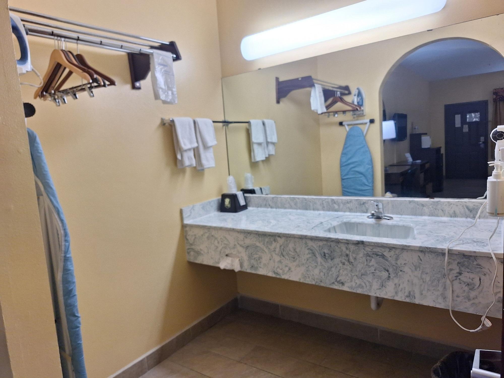 Equipamiento de Habitación Super 8 by Wyndham Weslaco