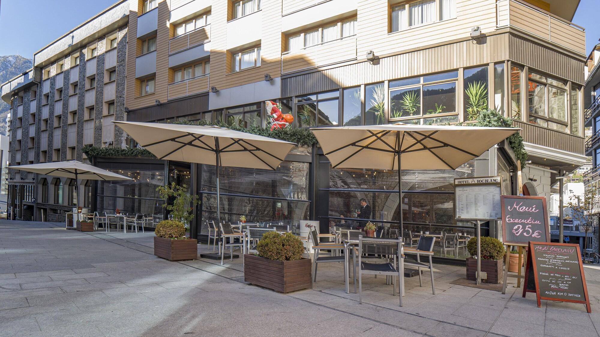 Vista Exterior Hotel Roc Blanc & Spa