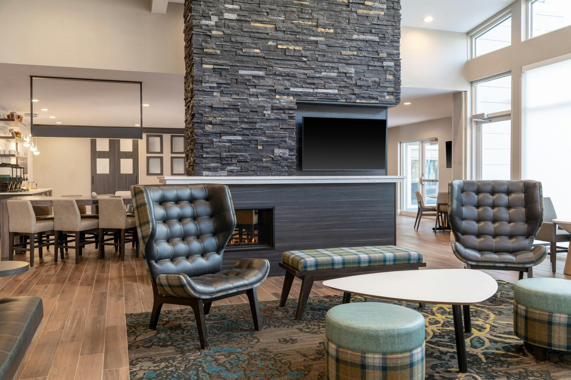 Vista Lobby Holiday Inn Express & Suites Detroit Dearborn by IHG