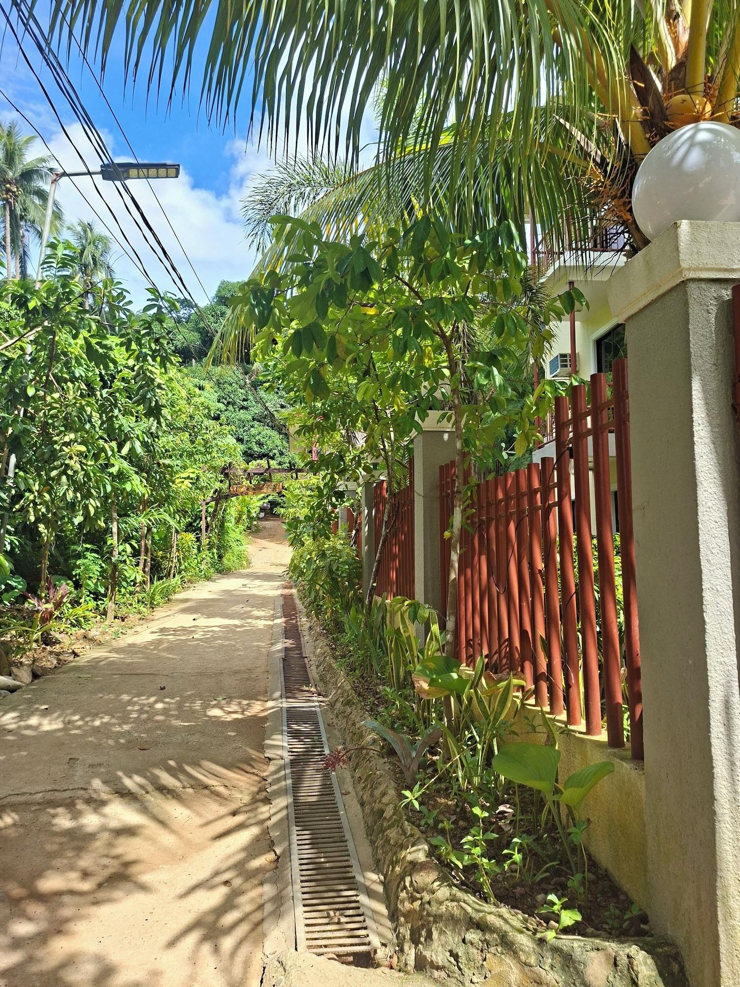 Varios Layanglayang Home