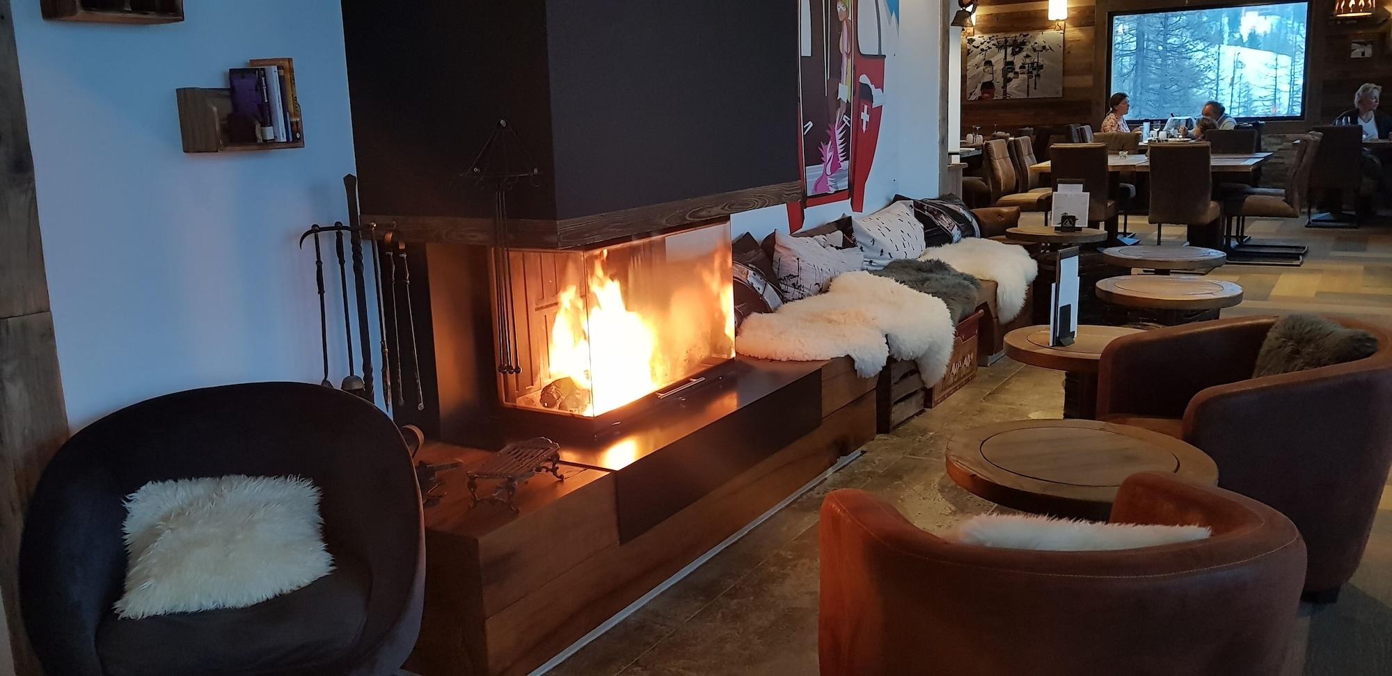 Vista Lobby Chalet Marano Hotel Restaurant & Spa