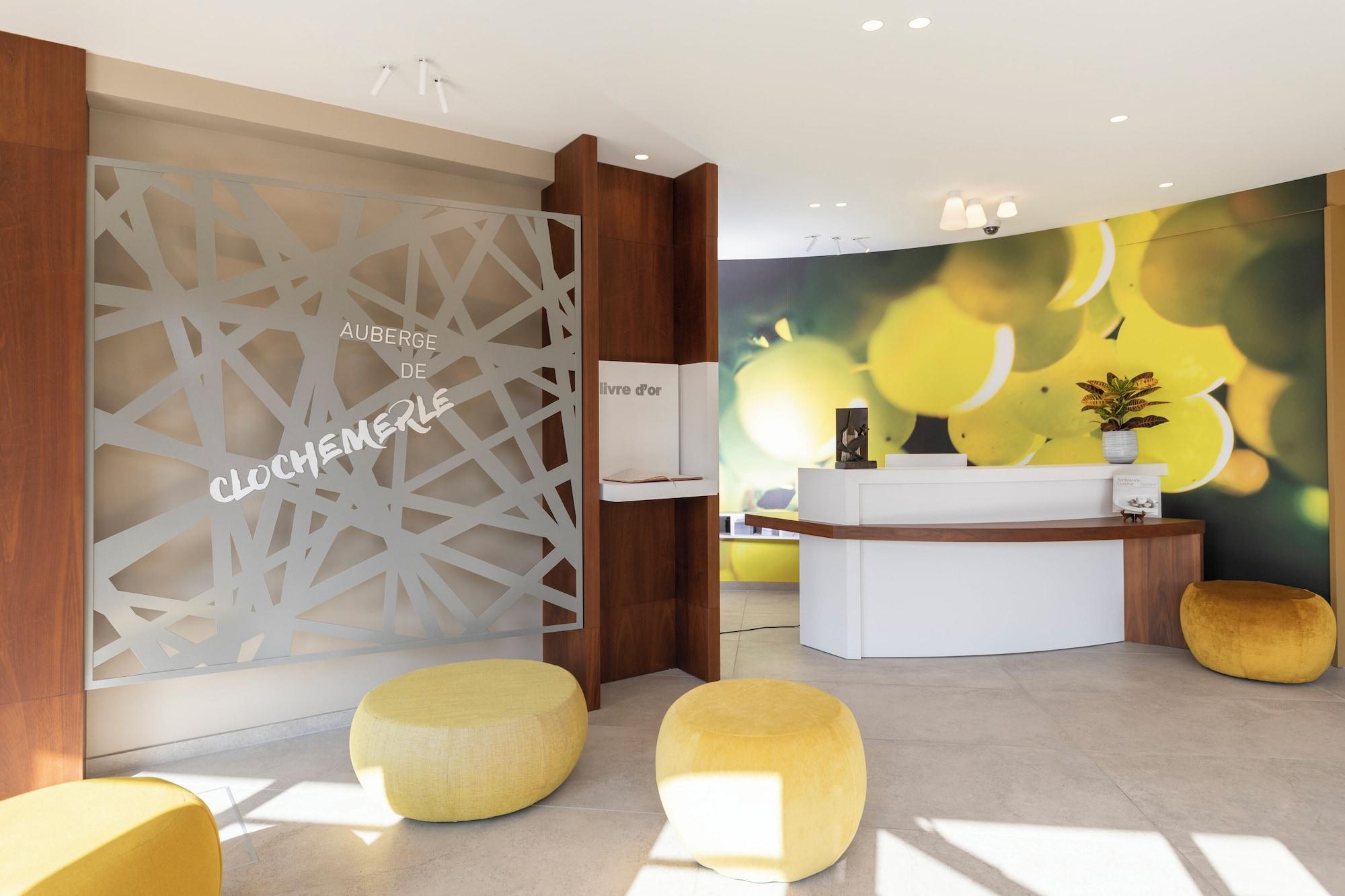 Vista Lobby Auberge de Clochemerle, Spa privatif & restaurant gastronomique