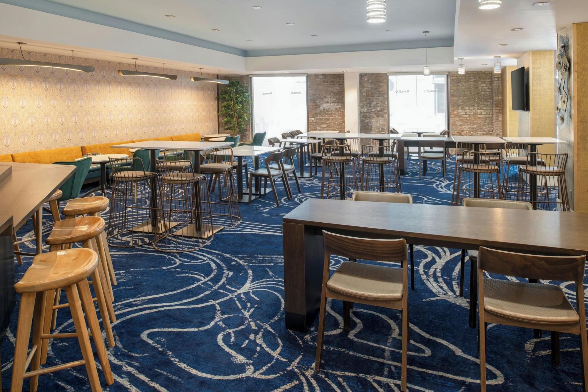 Restaurant SpringHill Suites by Marriott New Orleans Warehouse Arts District