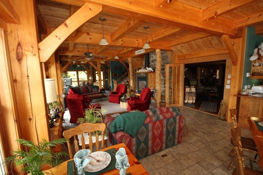 Vista Lobby Sunny Rock B&B Haliburton