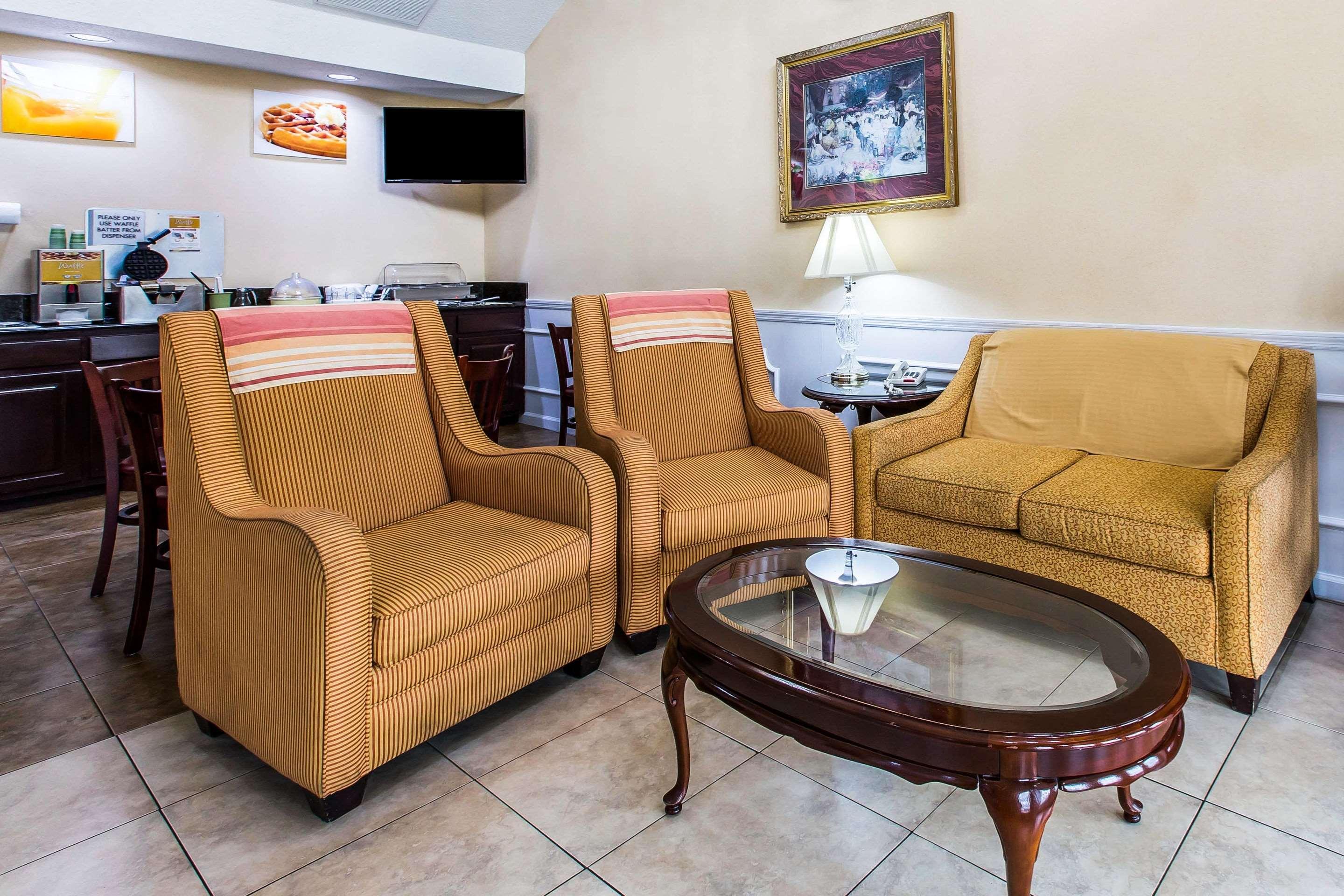 Vista Lobby Quality Inn Eastman