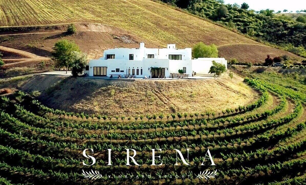 Varios Sirena Vineyard Resort