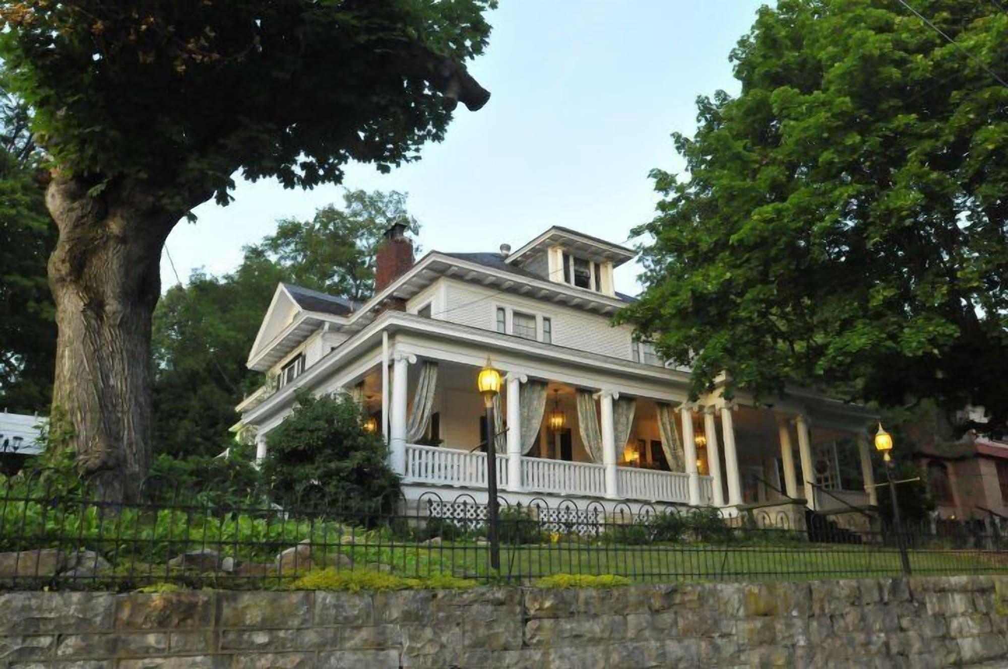 Vista Piscina Bluefield Inn
