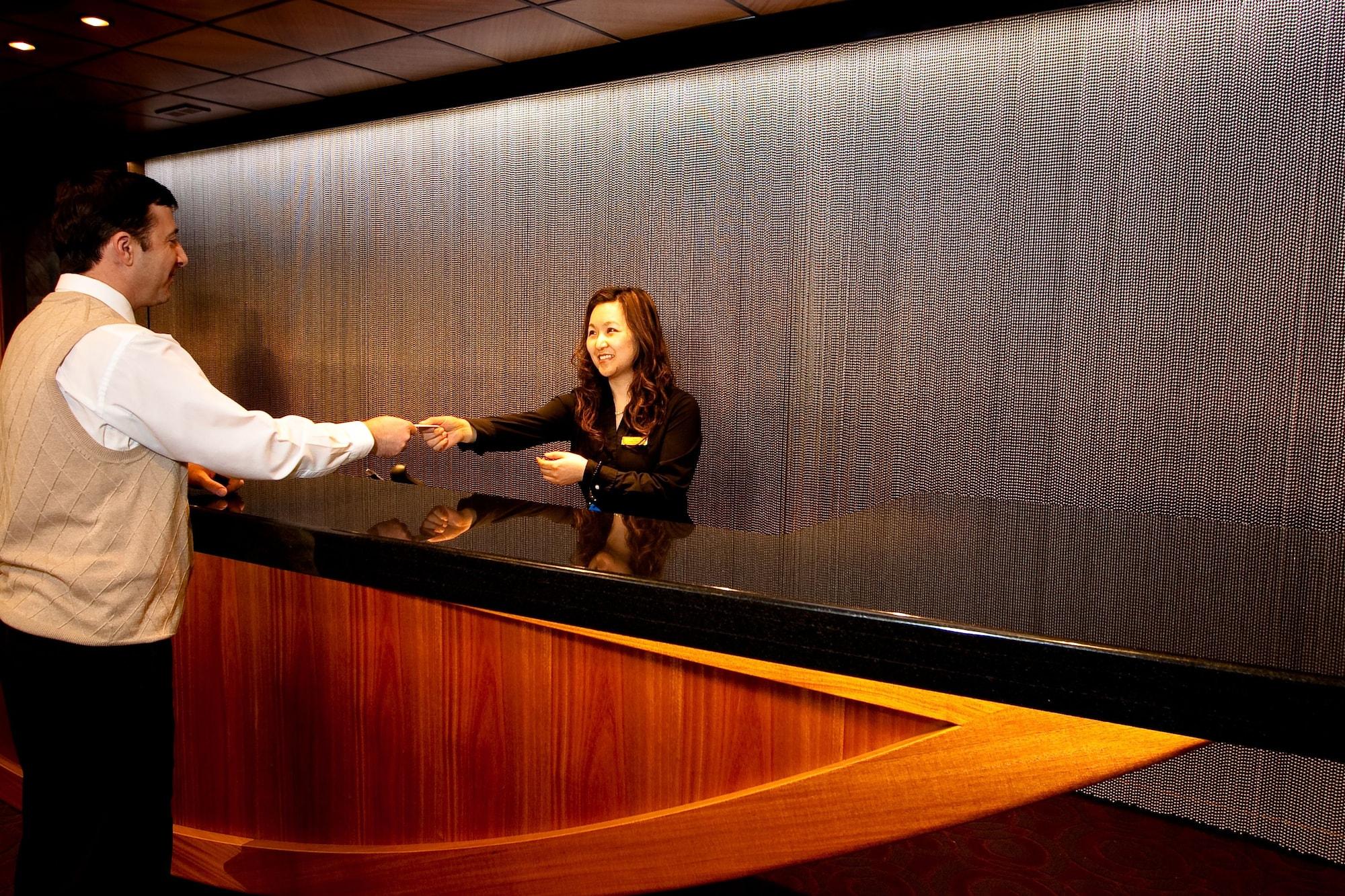 Vista Lobby Mirabeau Park Hotel & Convention Center