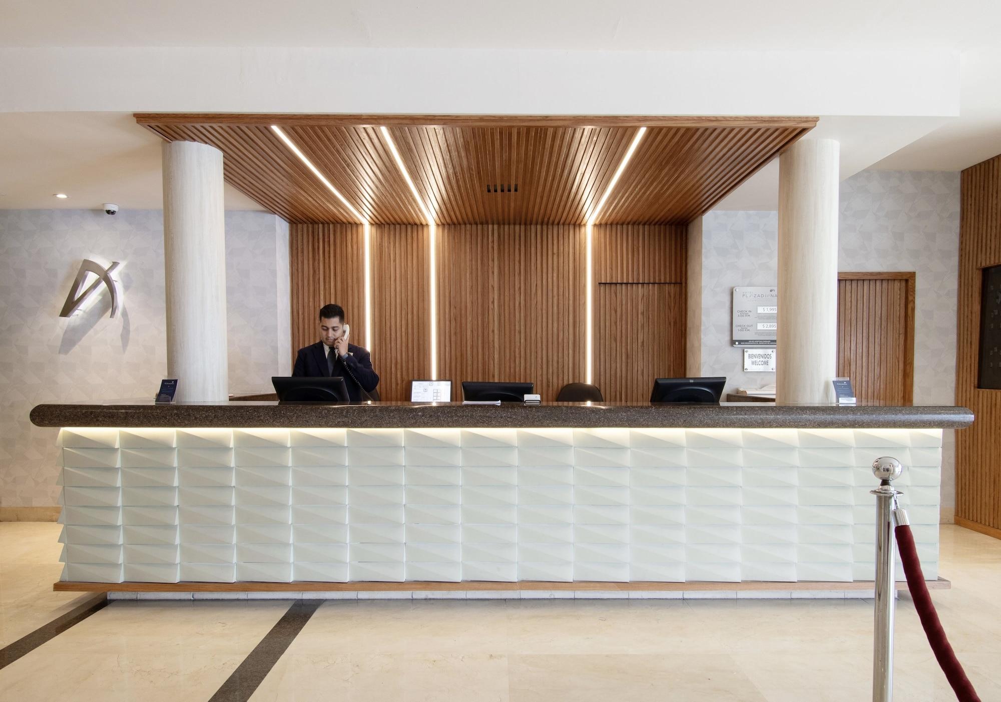 Vista Lobby Plaza Diana Hotel