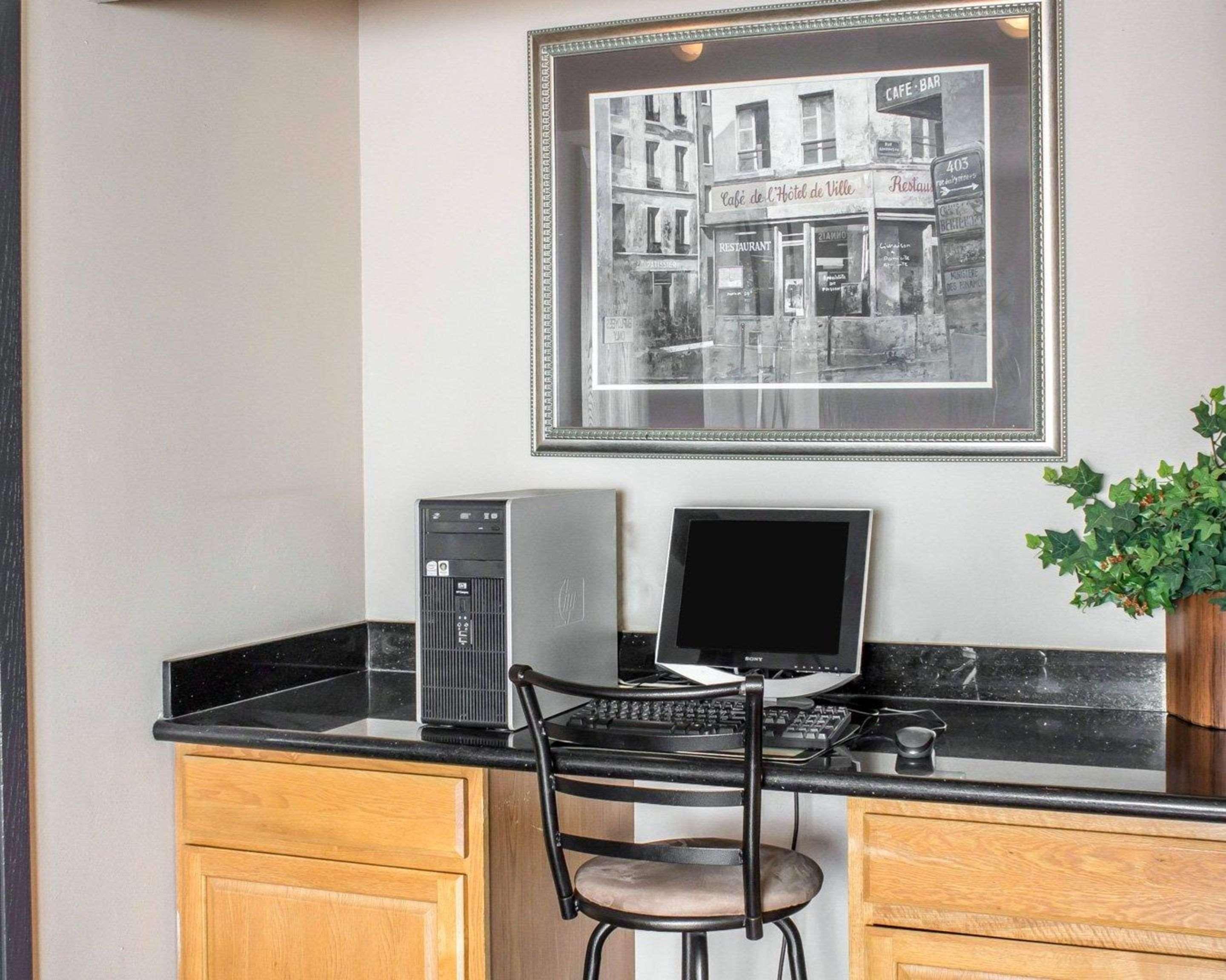 Centro de Negocios Econo Lodge Ames