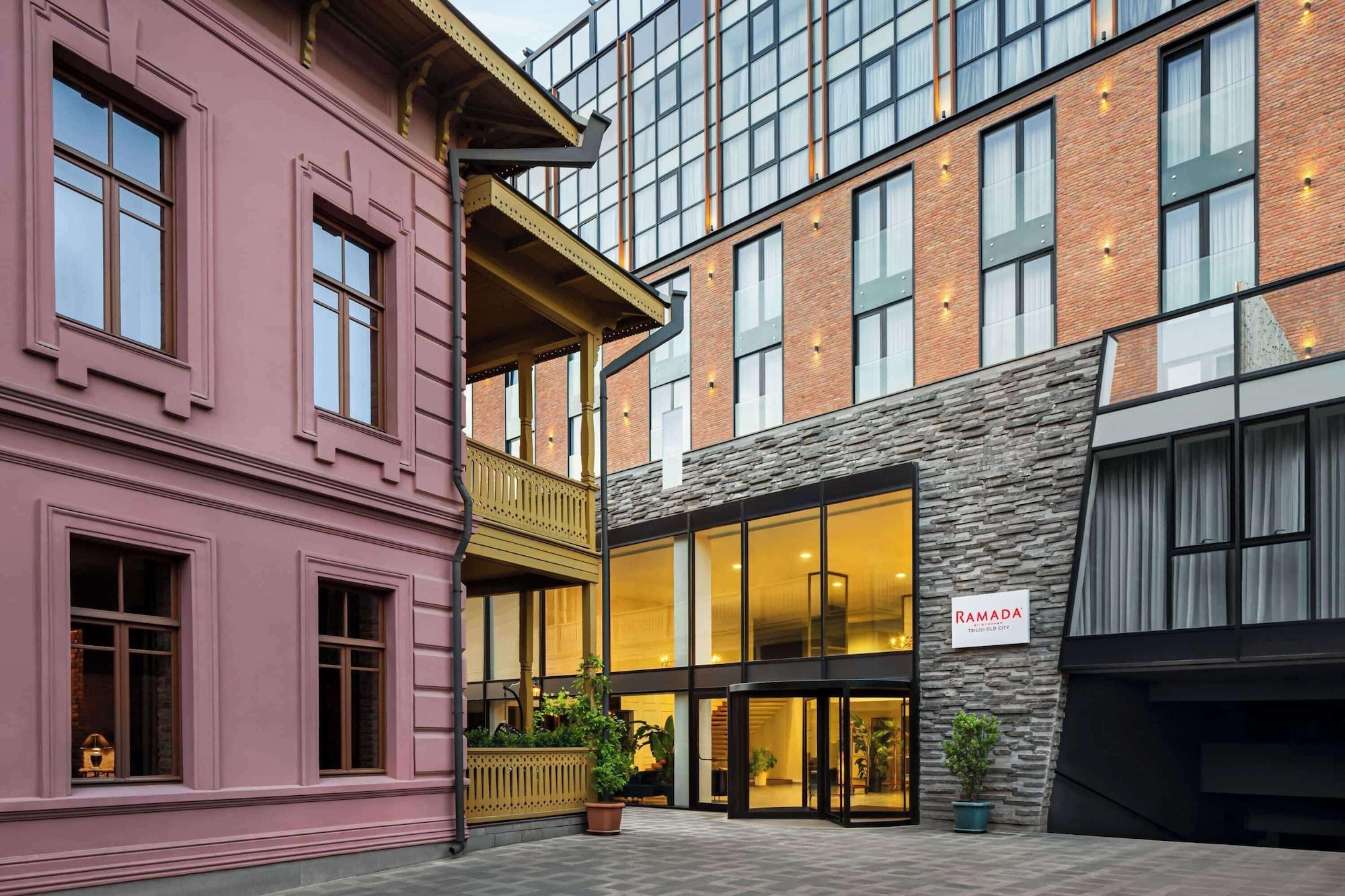 Vista Exterior Ramada by Wyndham Tbilisi Old City
