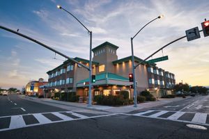 Alojamiento - Hotel Aluxor SFO