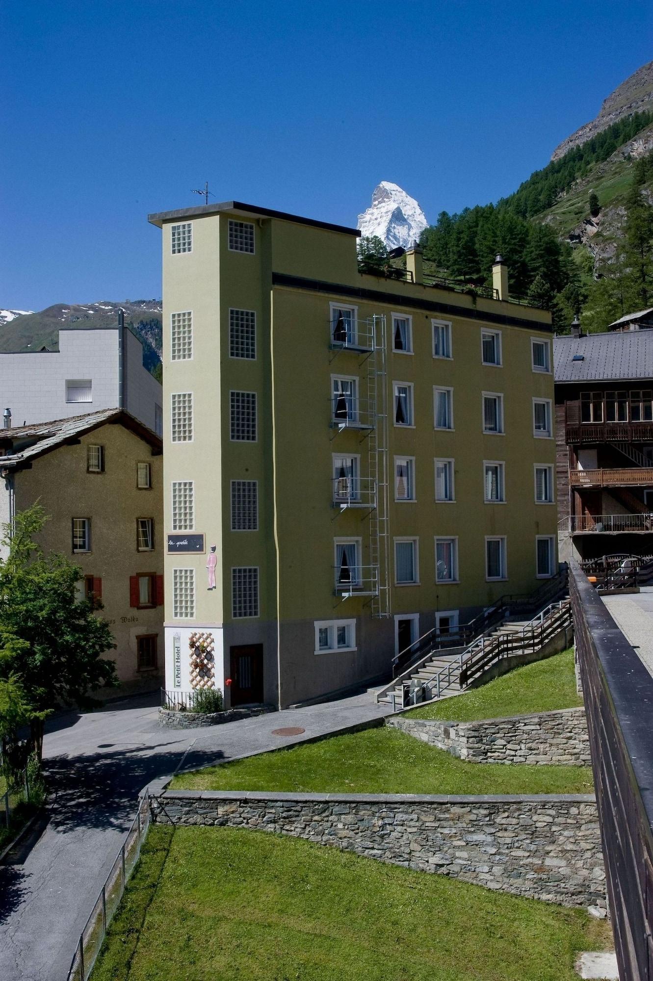 Vista Exterior Le Petit CHARME-INN