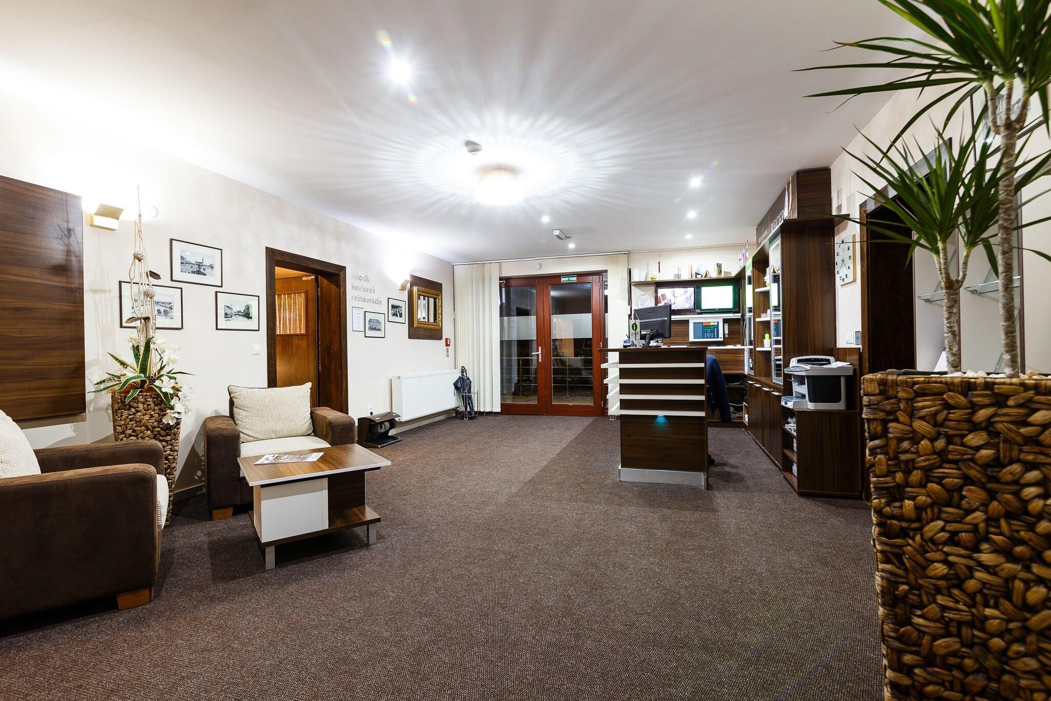 Vista Lobby Grand Hotel Senica