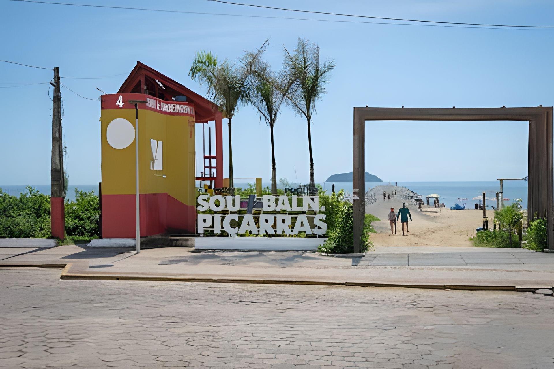 Vista Exterior A 100m PRAIA c/ Churrasqueira e Wi-Fi