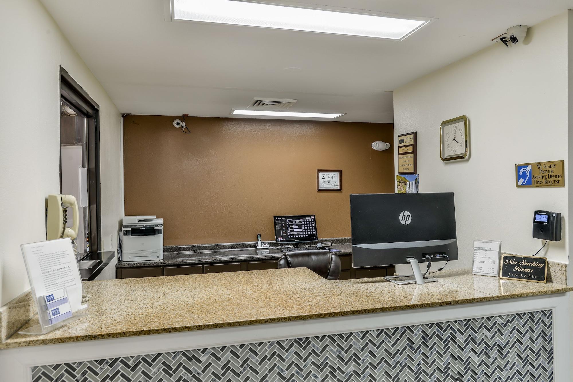 Vista Lobby Wake Inn