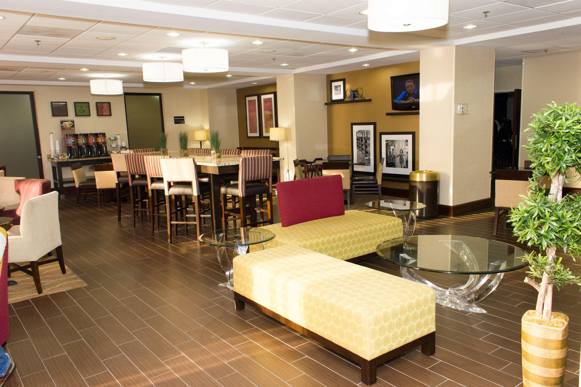 Vista Lobby Hampton Inn Atlanta Fairburn