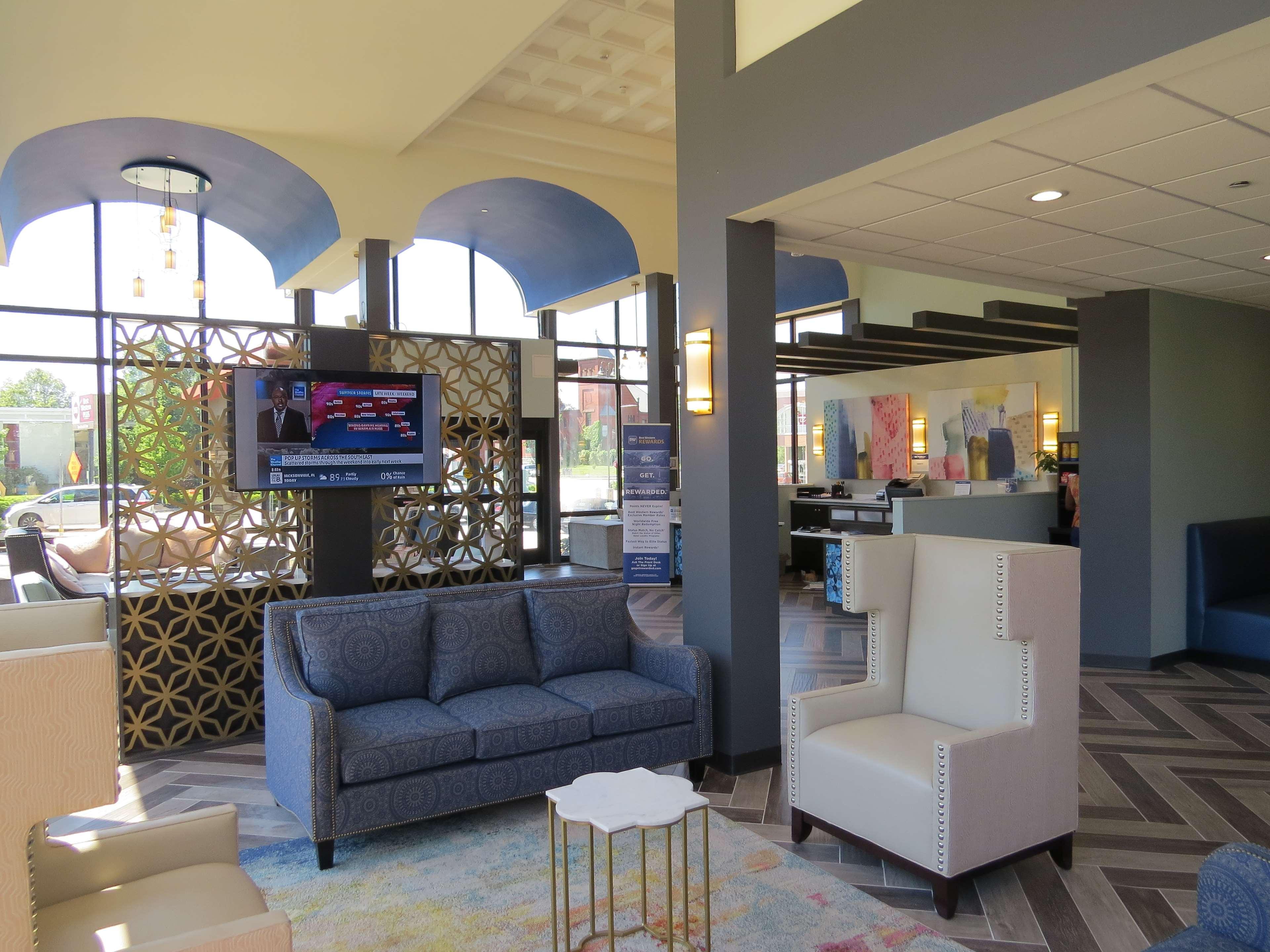 Vista Lobby Best Western Plus Landmark Inn