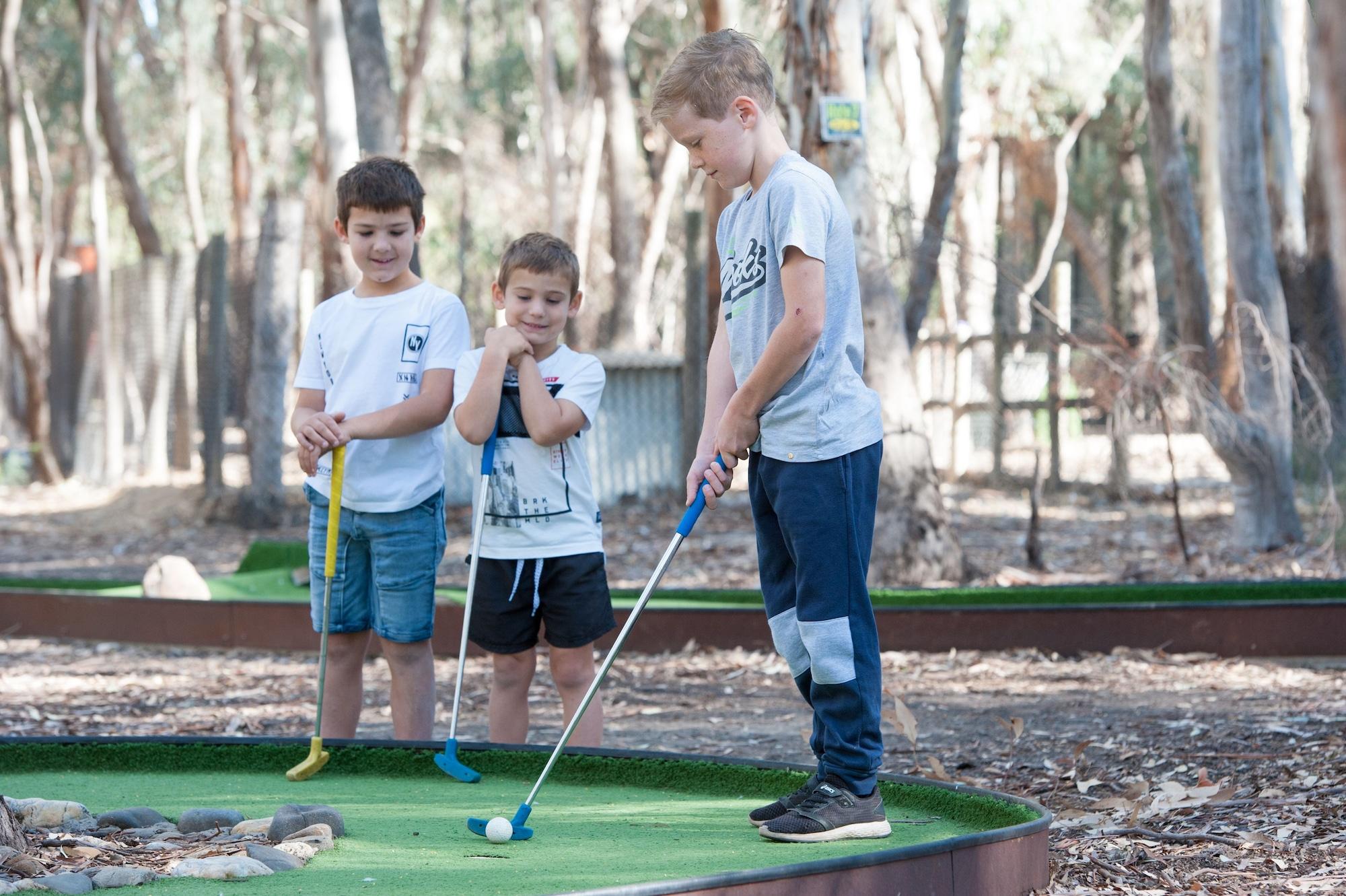 Campo de Golf Tasman Holiday Parks - Moama on the Murray