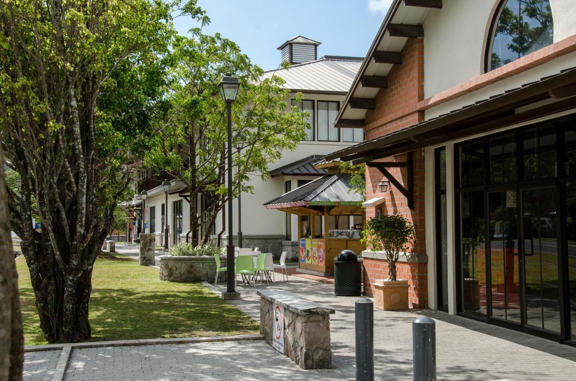 Vista Exterior Paseo Suites