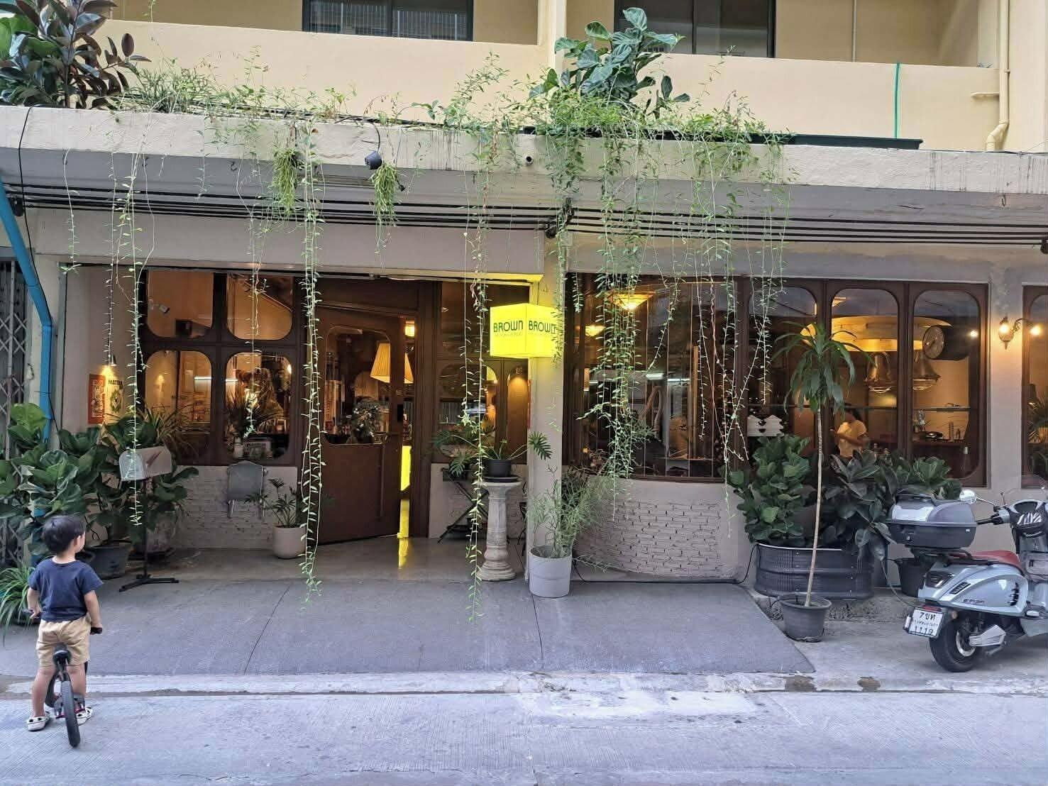 Vista Exterior Brown H