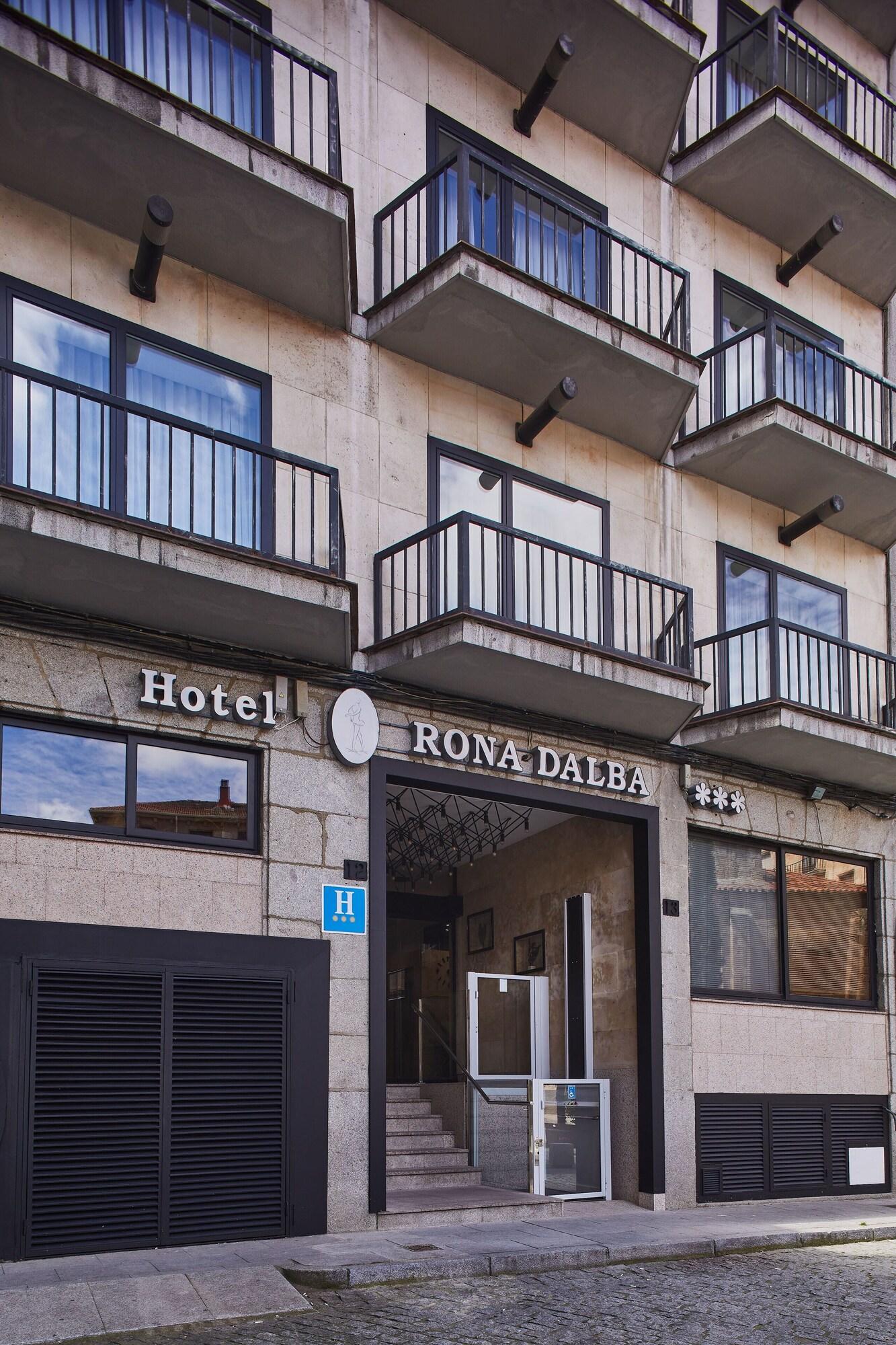 Vista Exterior Hotel Silken Rona Dalba