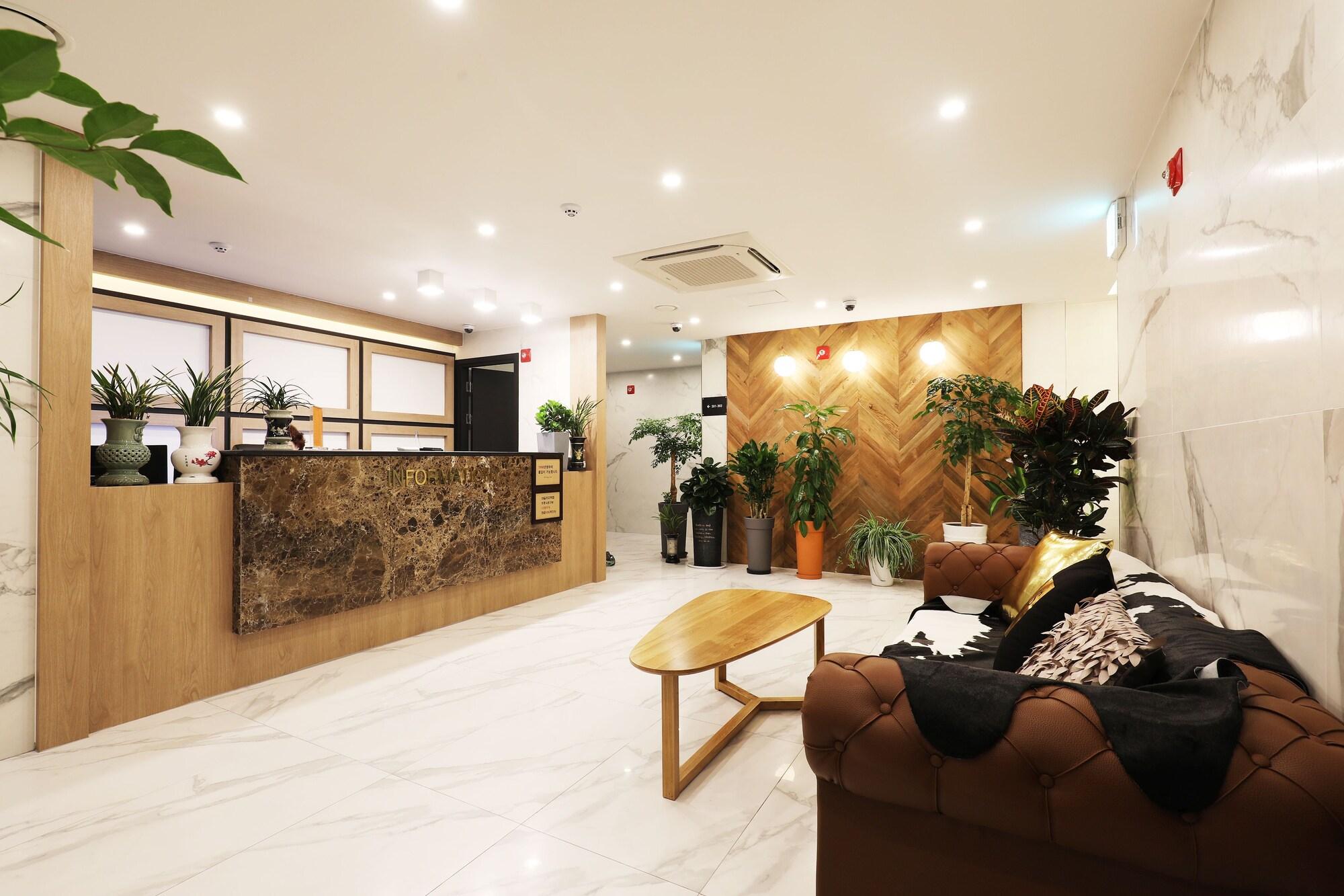 Varios SM Boutique Hotel