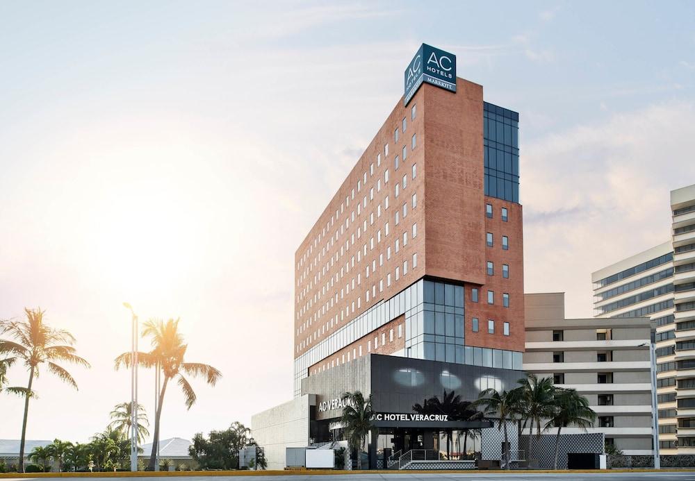 Vista da fachada AC Veracruz by Marriott