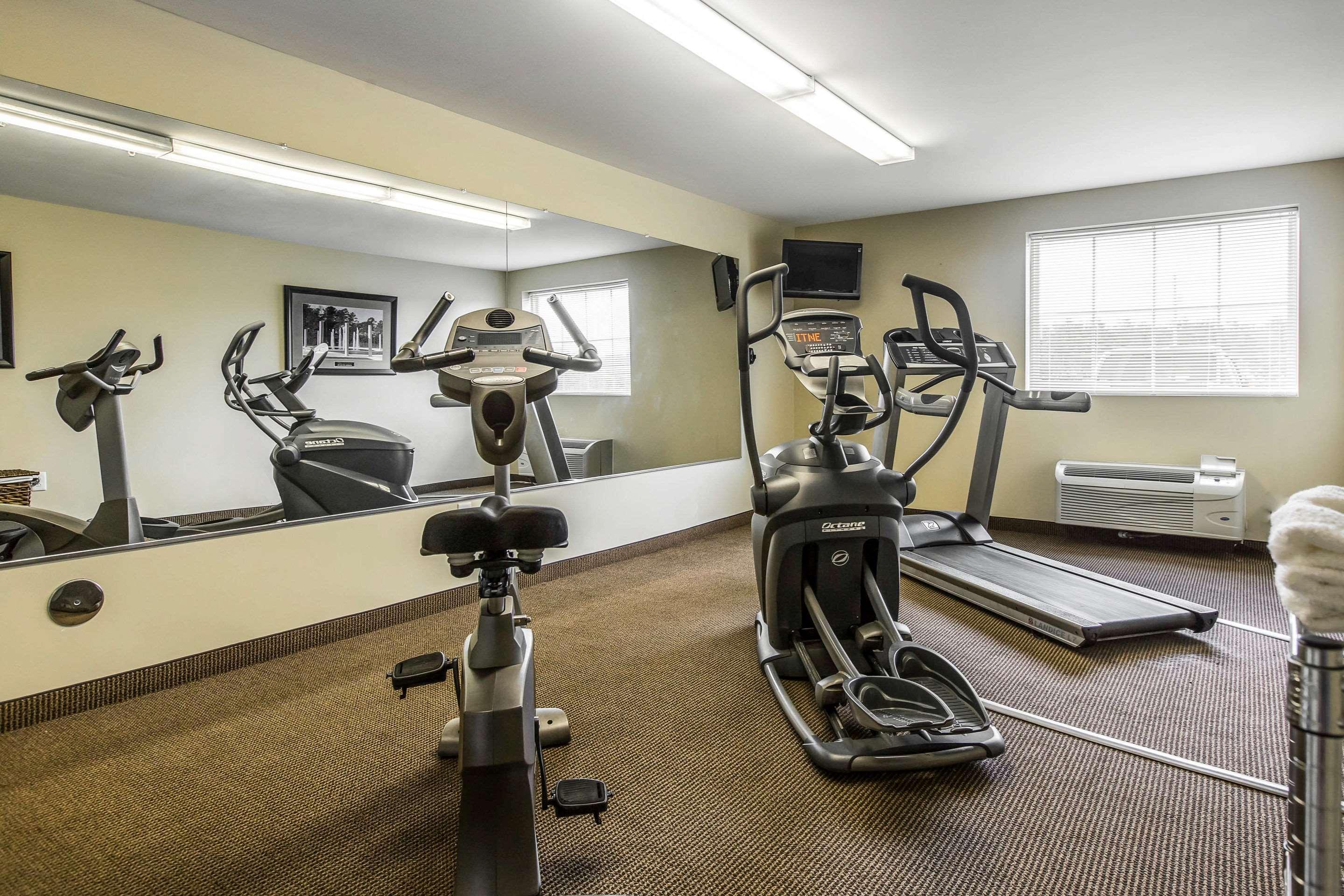 Instalaciones Recreativas Suburban Studios Near Camp Lejeune