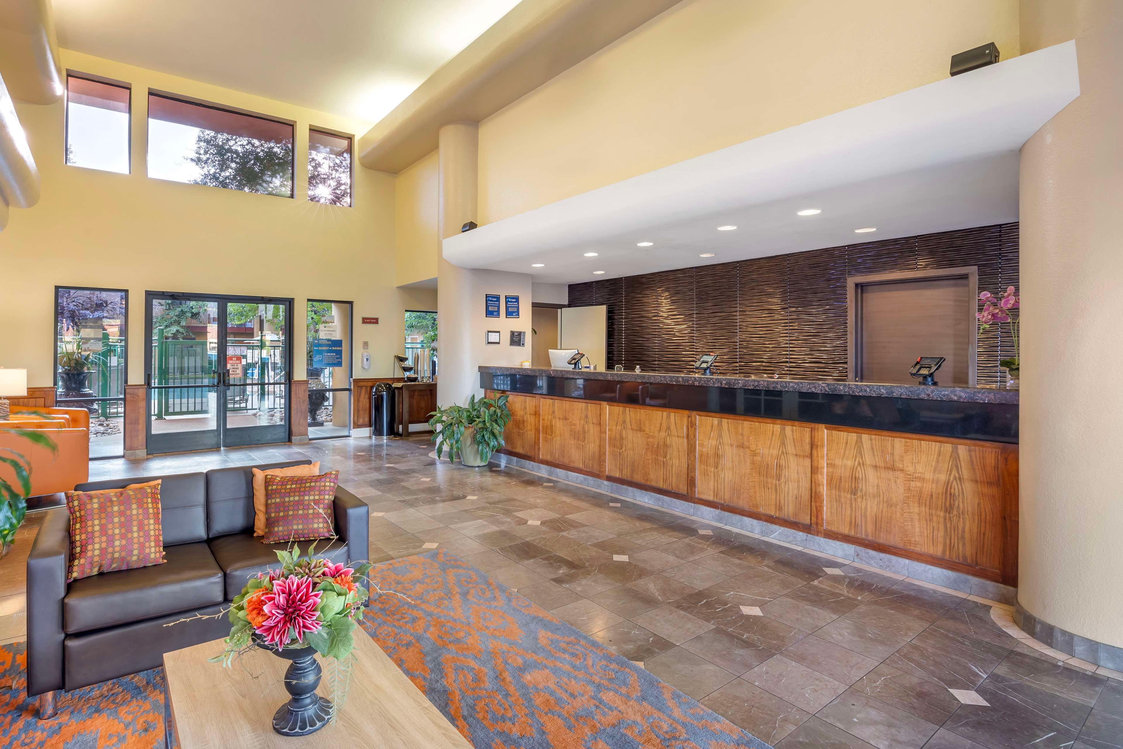 Vista Lobby Best Western Plus Orchid Hotel & Suites