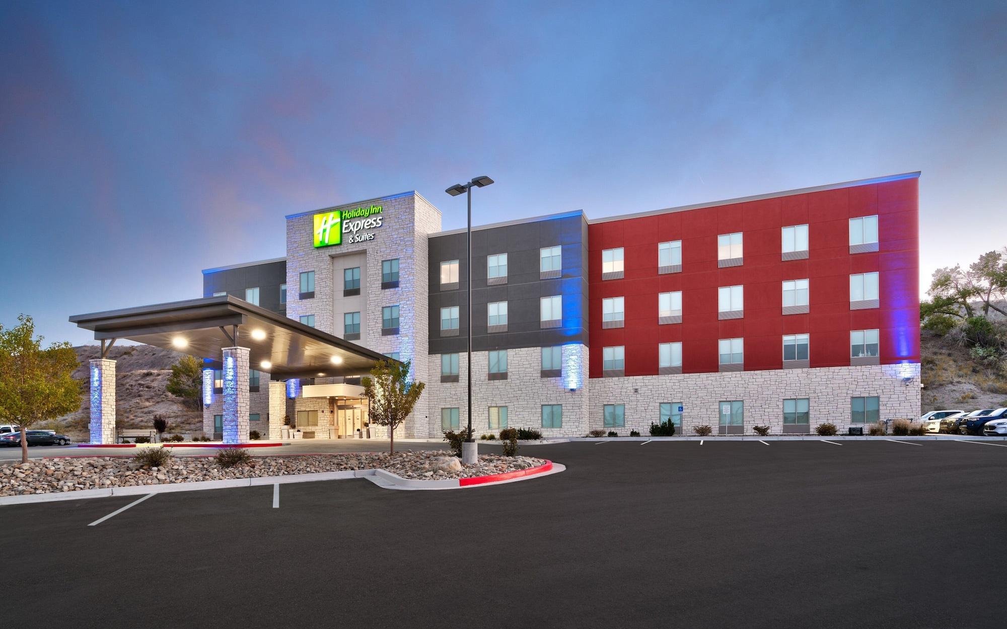 Vista Exterior Holiday Inn Express & Suites Price by IHG