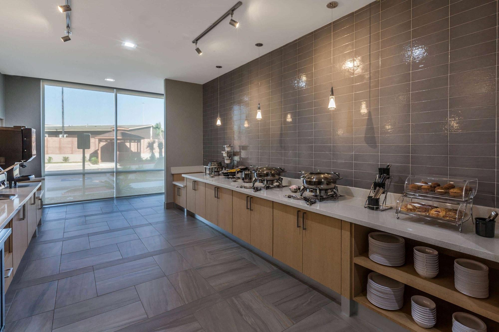 Restaurant La Quinta Inn & Suites by Wyndham Houston East at Sheldon Rd