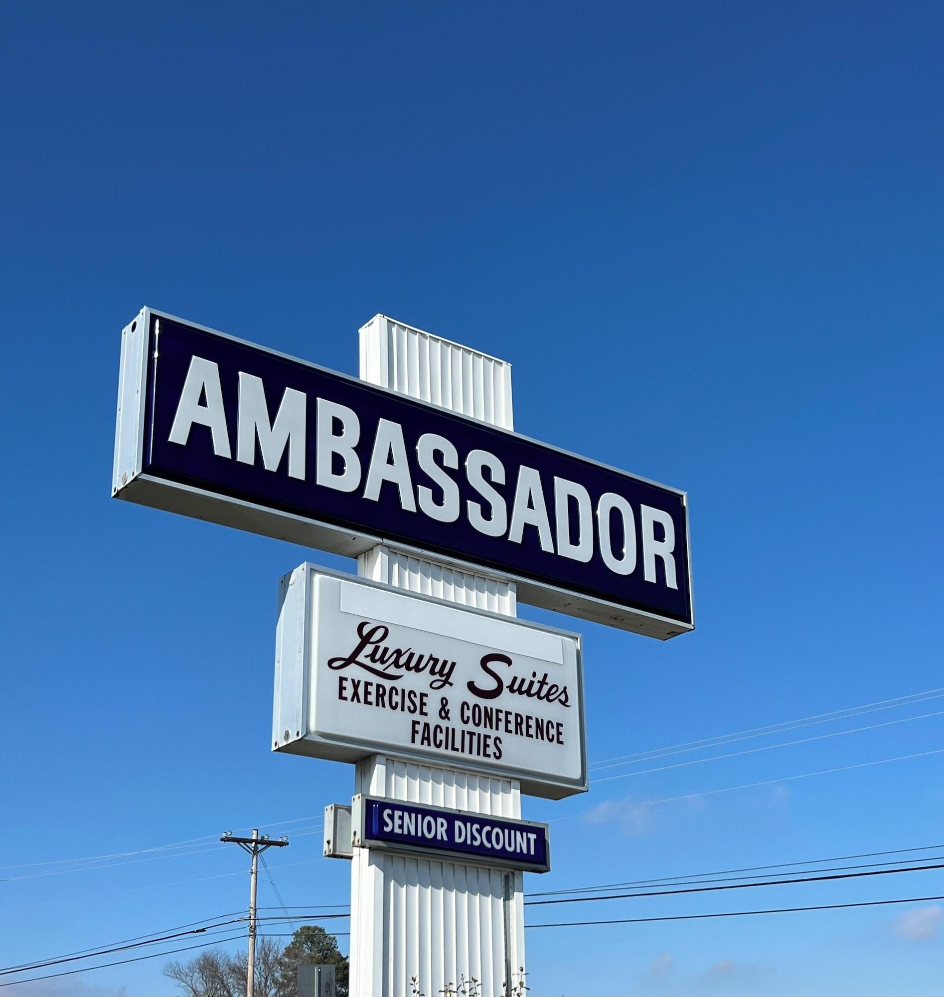 Vista Exterior Ambassador Inn And Suites