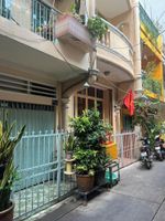 Alojamiento - Crowne Cafe Hotel