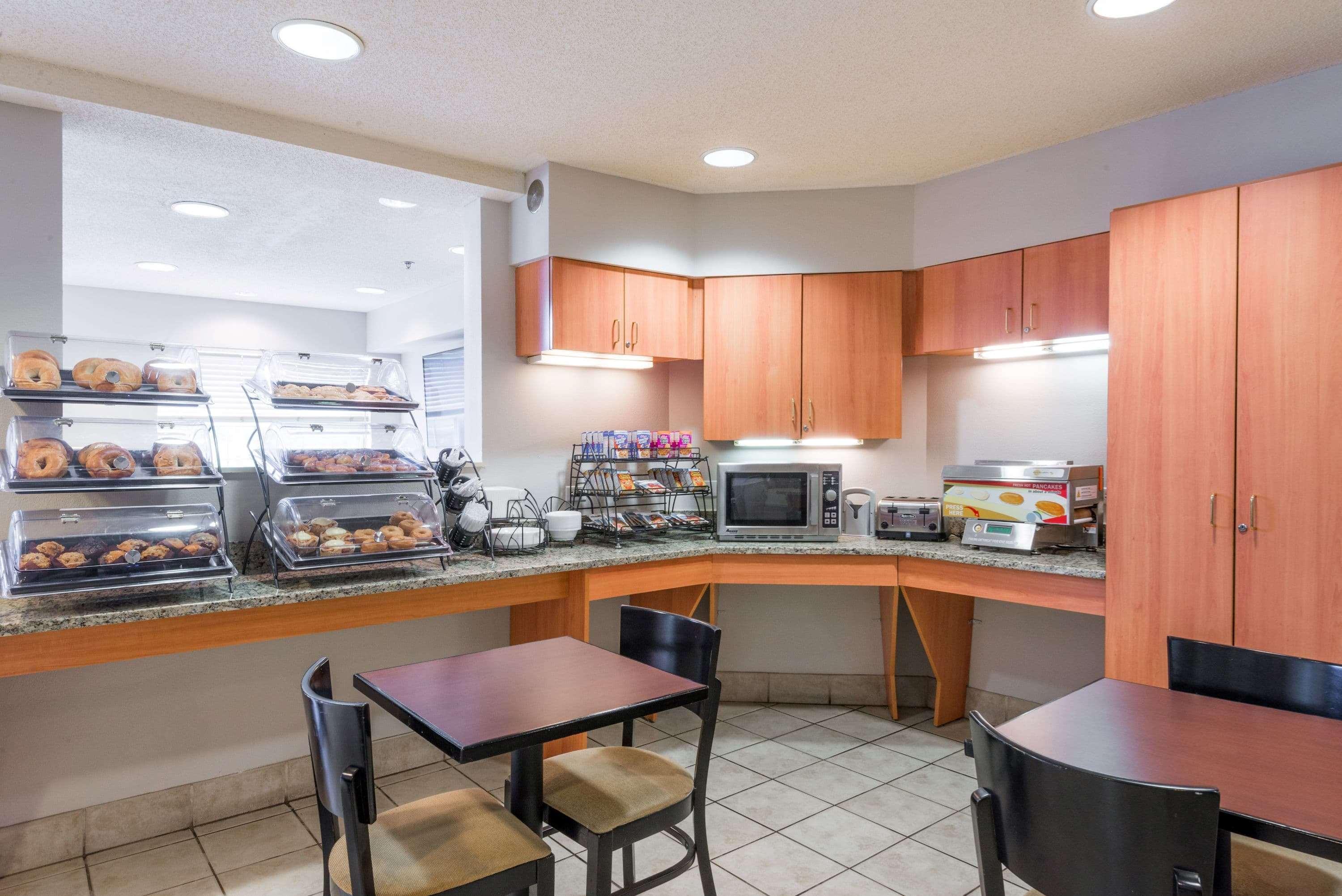 Restaurant Microtel Inn & Suites By Wyndham Bethel/Danbury