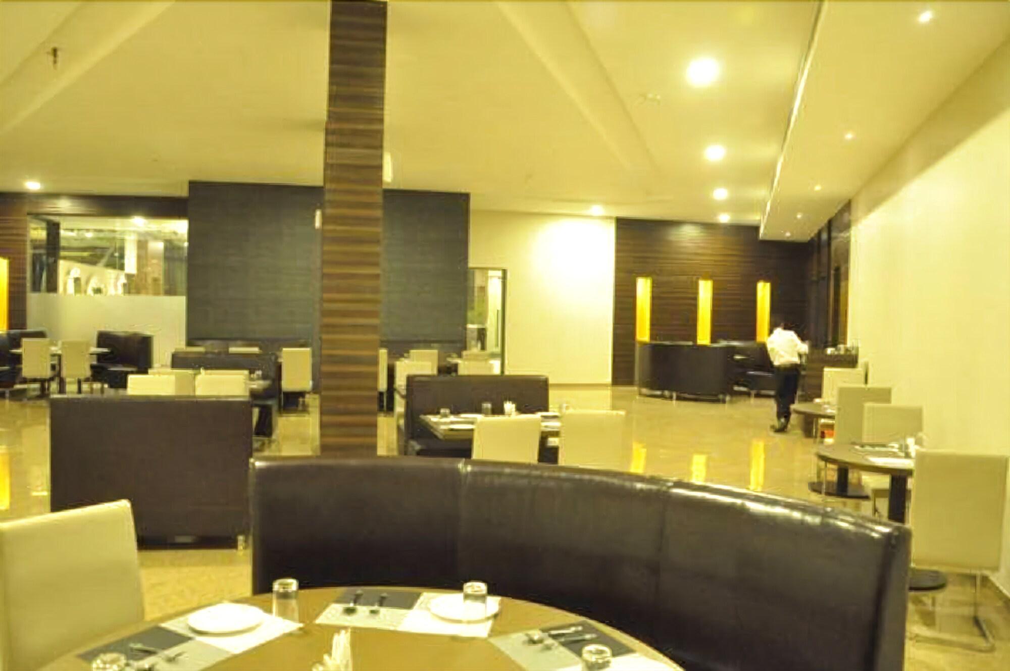 Restaurant iROOMZ Nakshatra-LR