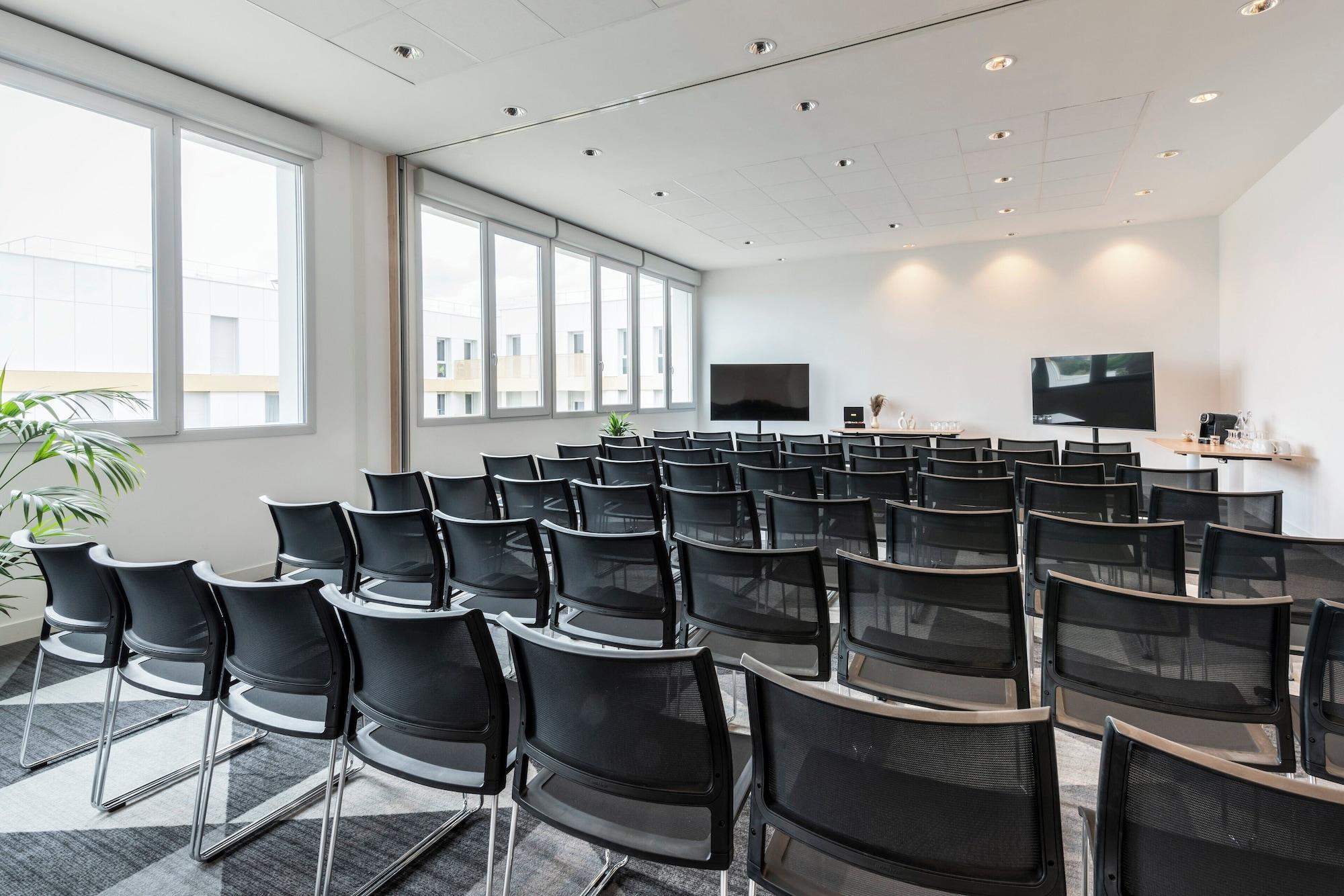 Sala de Reuniones Holiday Inn Express and Suites Reims Rives De Vesle by IHG