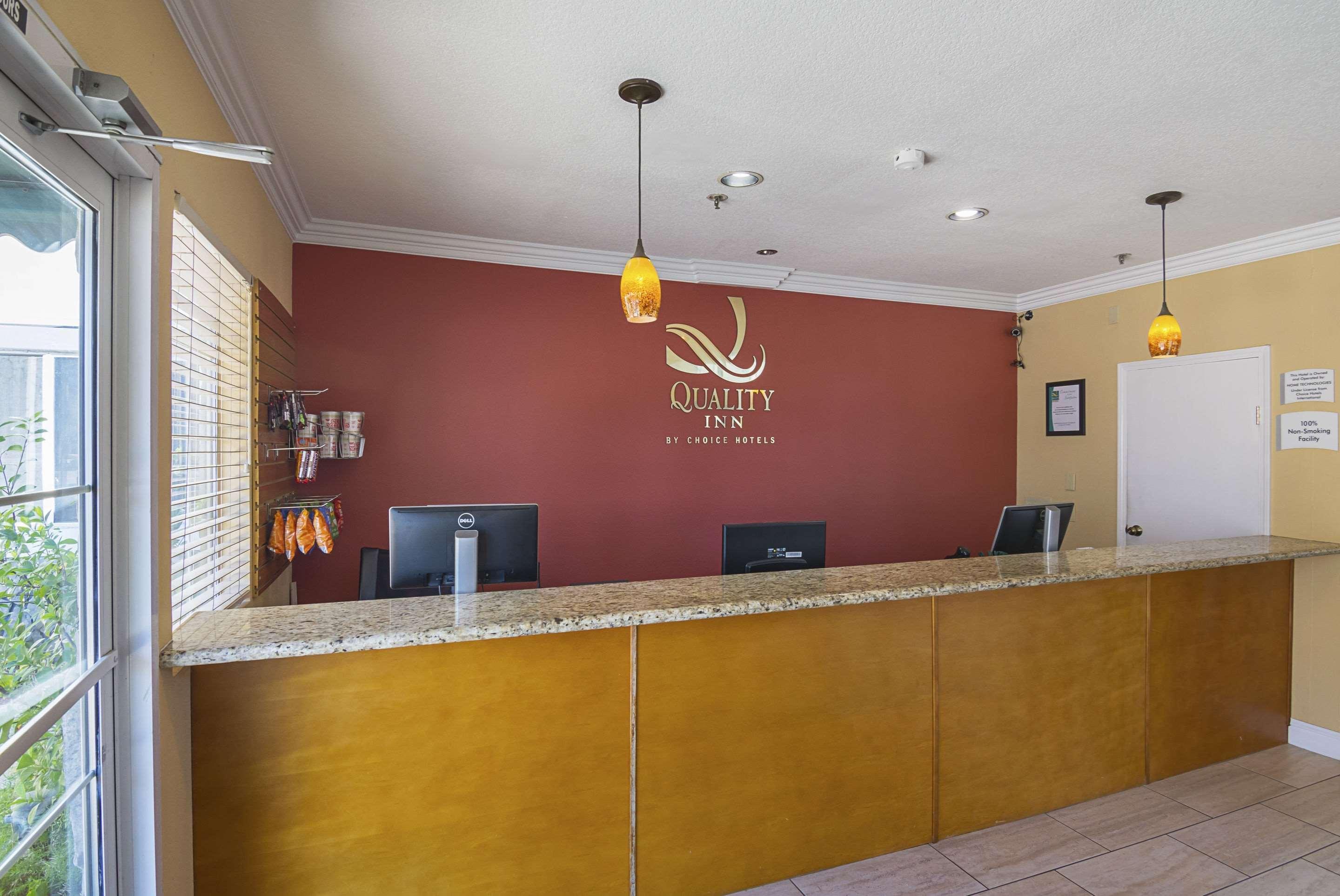 Vista Lobby Quality Inn Fresno Yosemite Airport