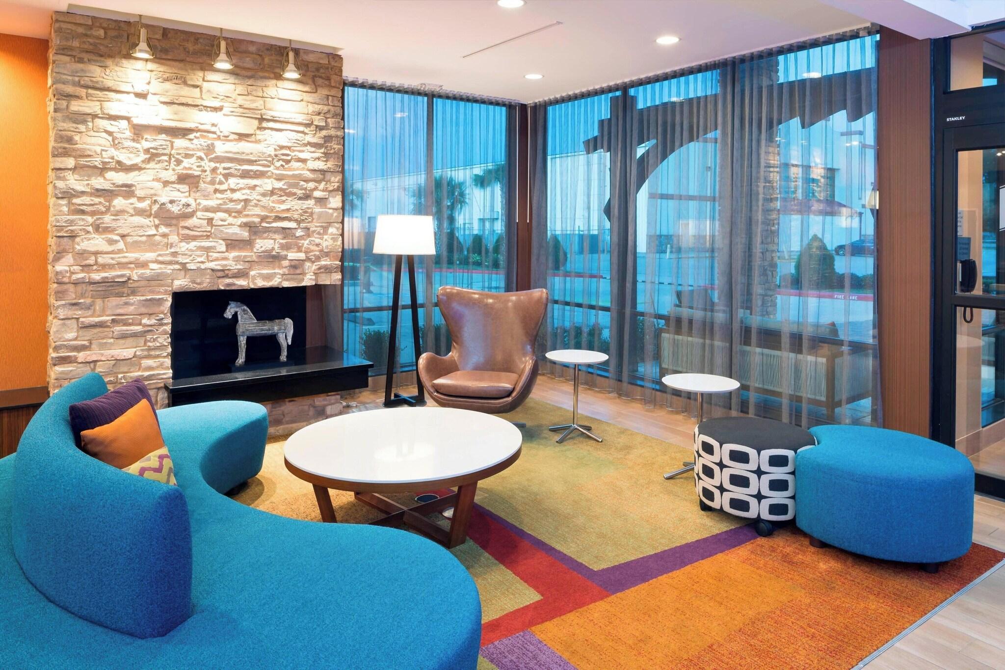 Vista Lobby Fairfield Inn & Suites by Marriott Houston Pasadena