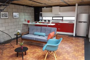 Alquiler Vacacional - Colorful Industrial Loft 2