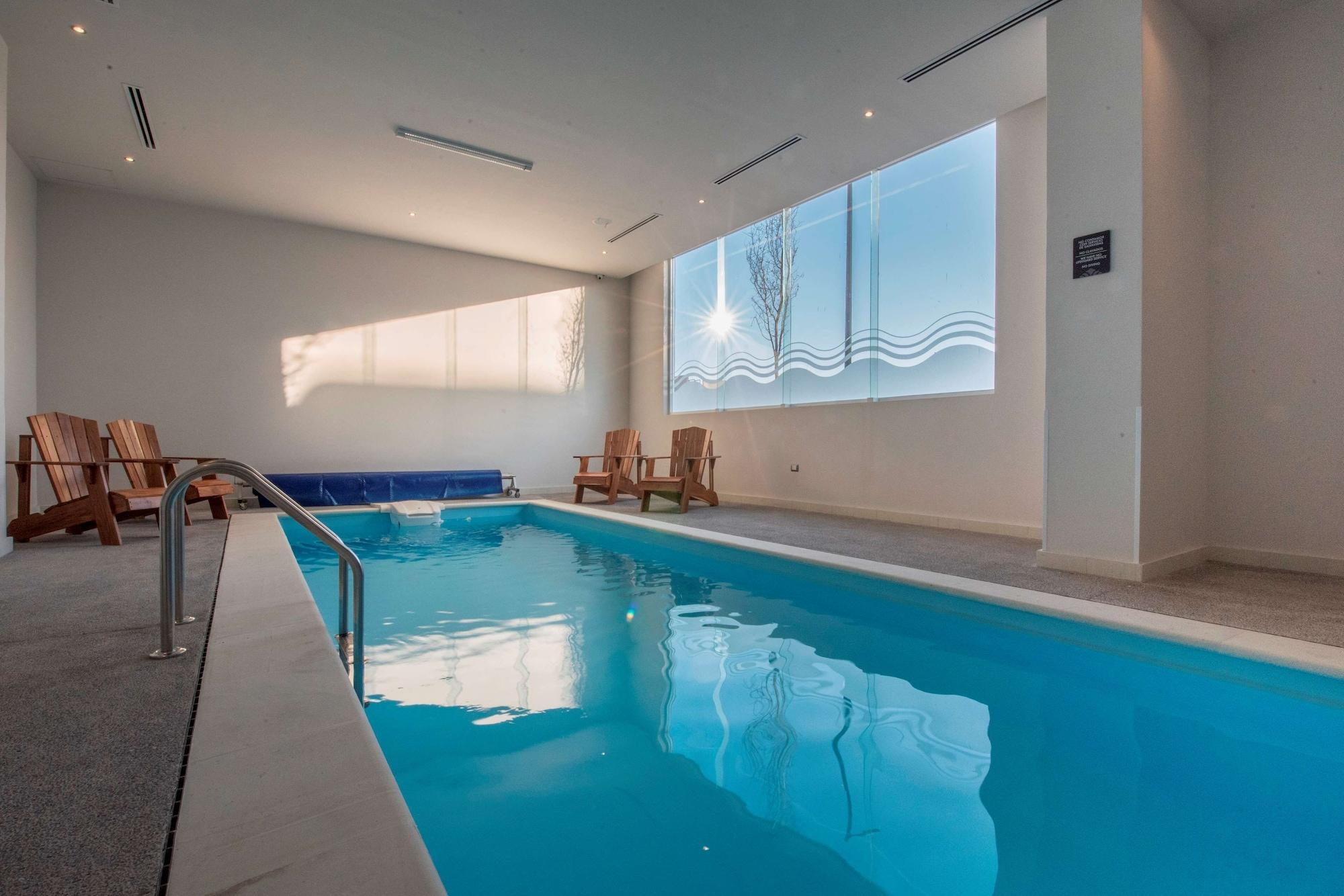 Vista Piscina Microtel Inn & Suites by Wyndham San Luis Potosi