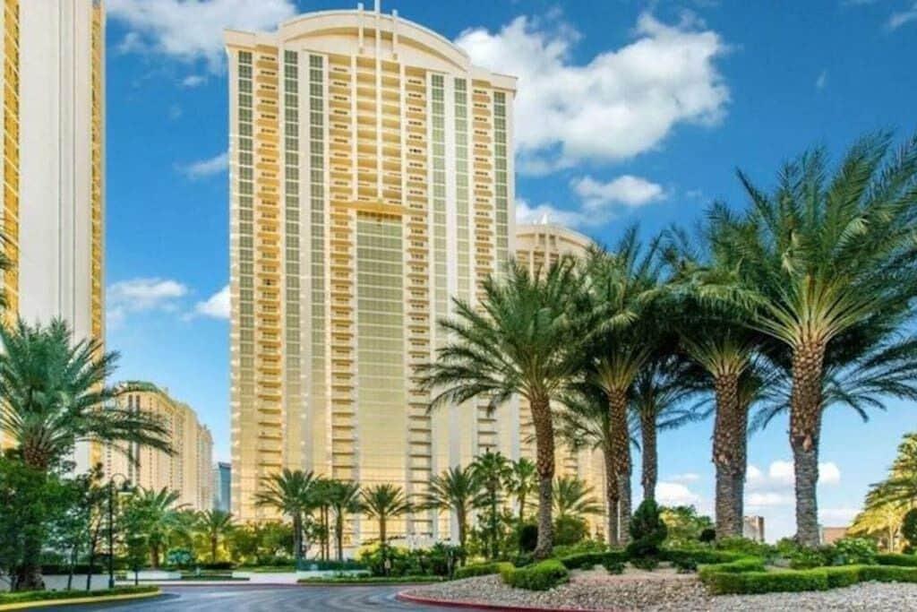 Vista Exterior Signature MGM