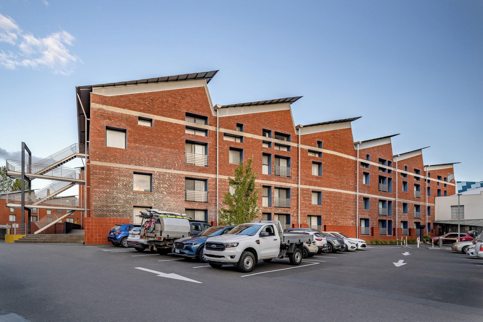 Vista Exterior The Old Woolstore Apartment Hotel