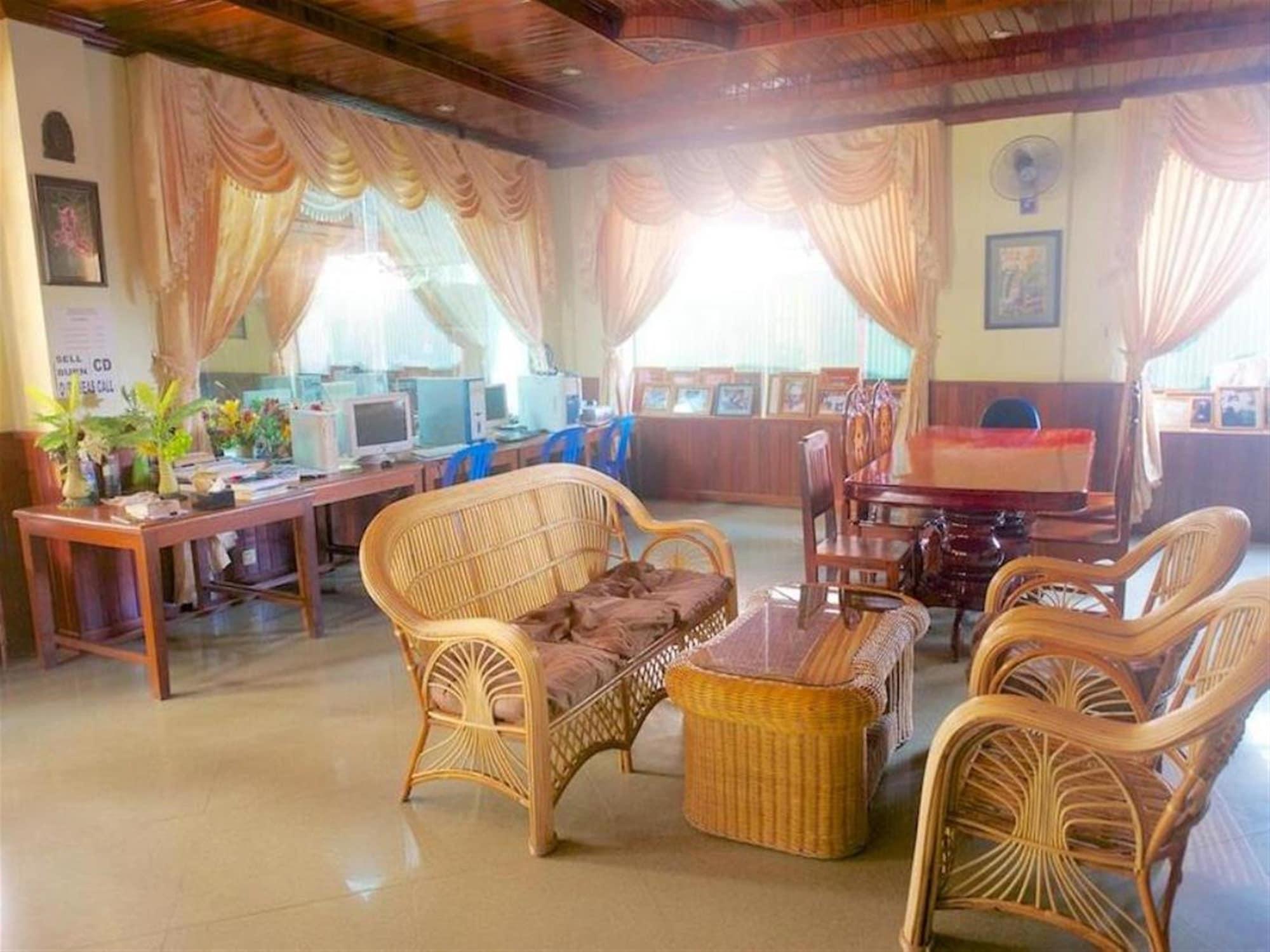 Vista Lobby Green Park Village Guesthouse