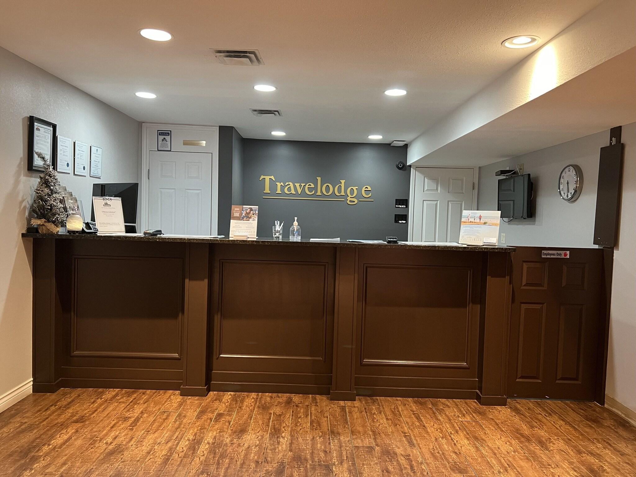 Vista Lobby Travelodge by Wyndham Kamloops Mountview