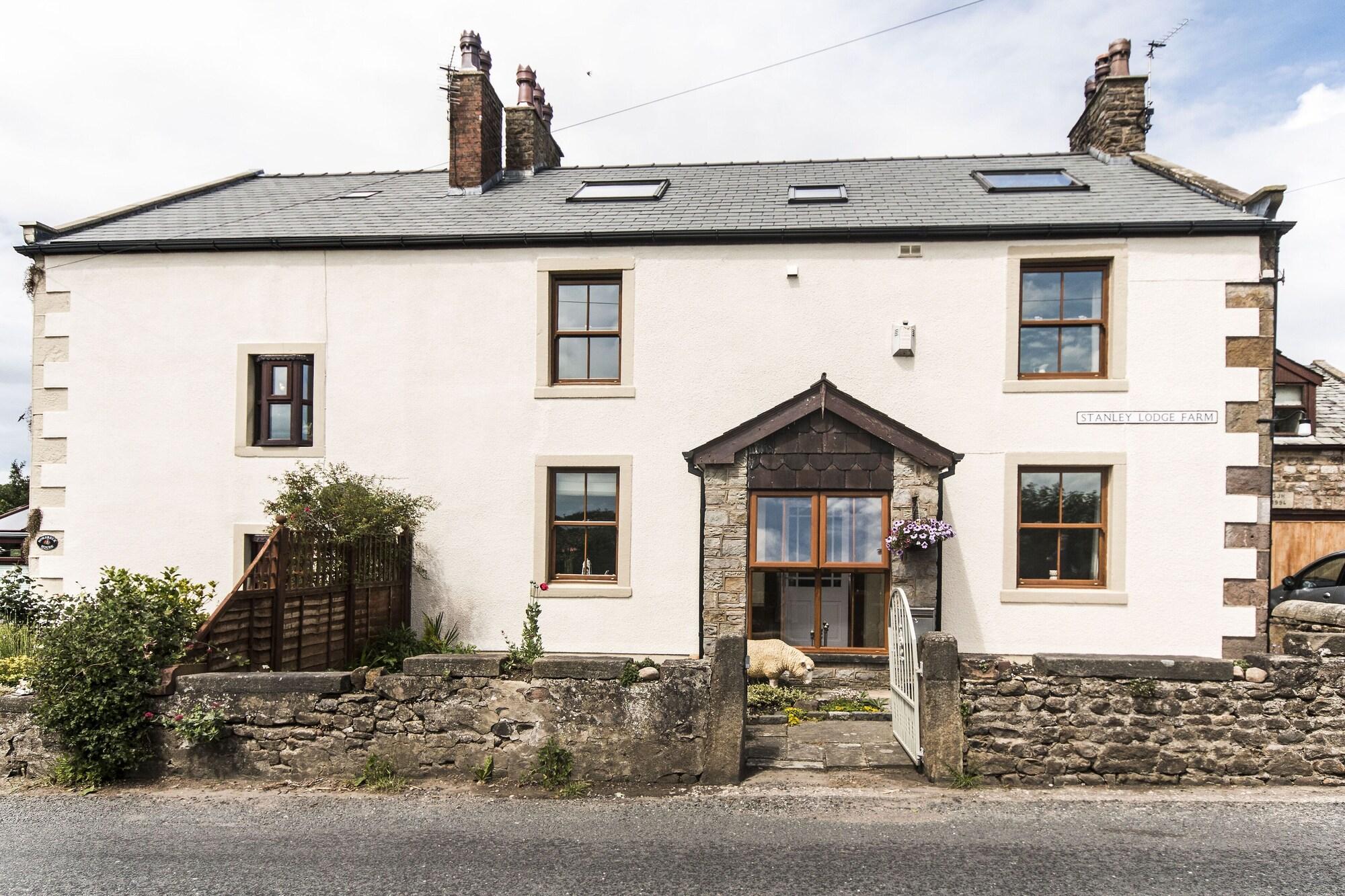 Varios Stanley Lodge Farmhouse