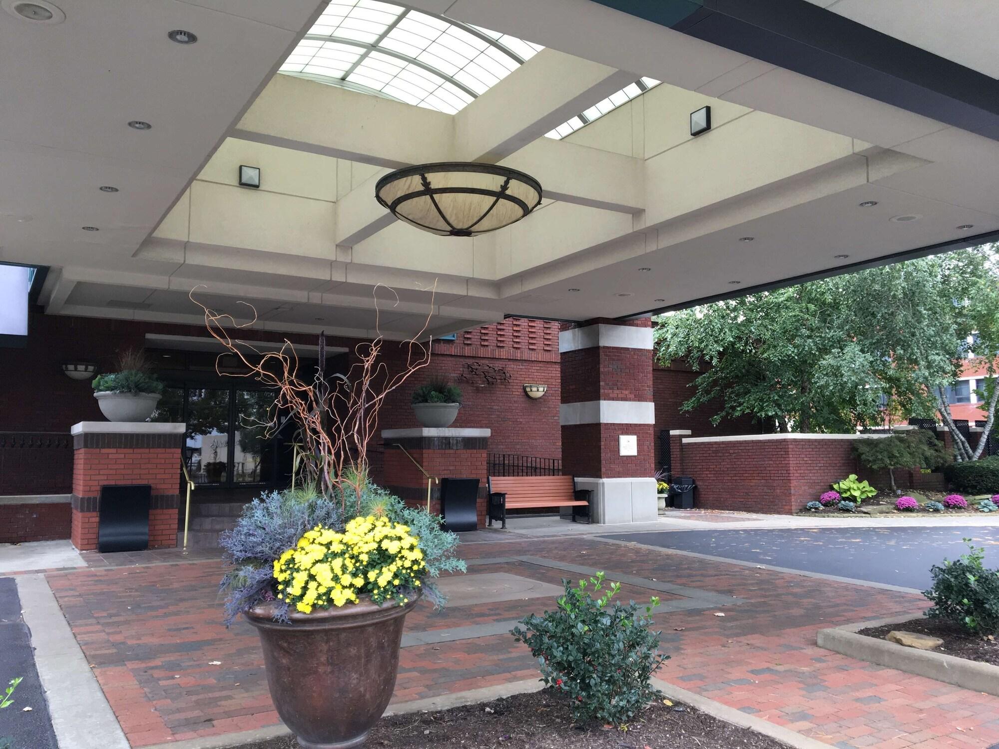 Vista Exterior DoubleTree by Hilton Akron Fairlawn