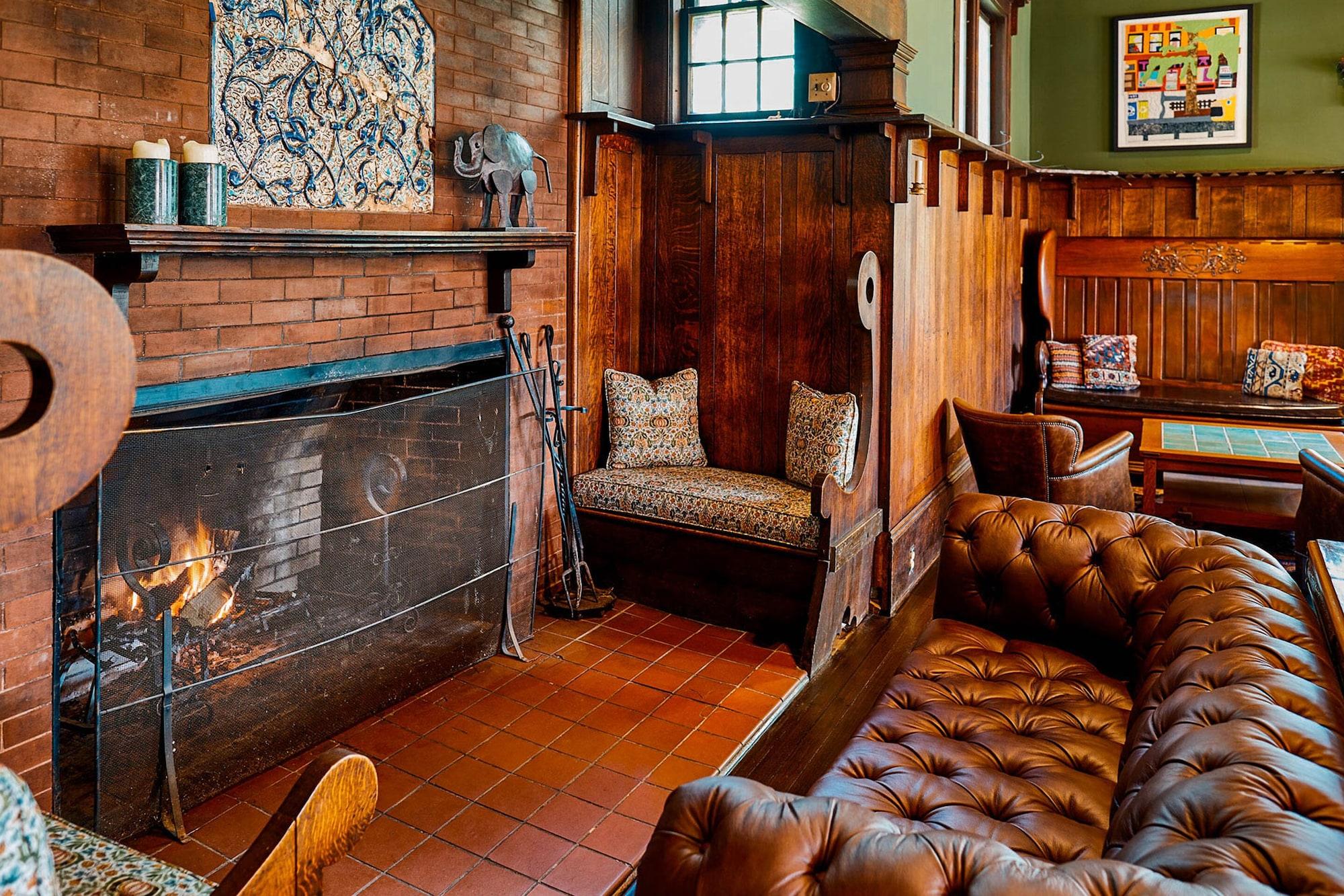 Bar/Salón Apple Tree Inn